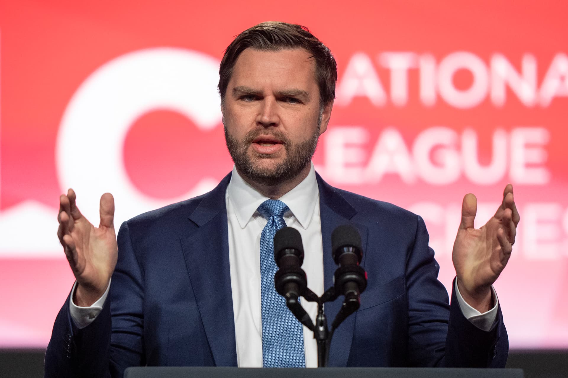 JD Vance warnt vor Politik der offenen Grenzen: „Europa läuft Gefahr, zivilisatorischen Selbstmord zu begehen“