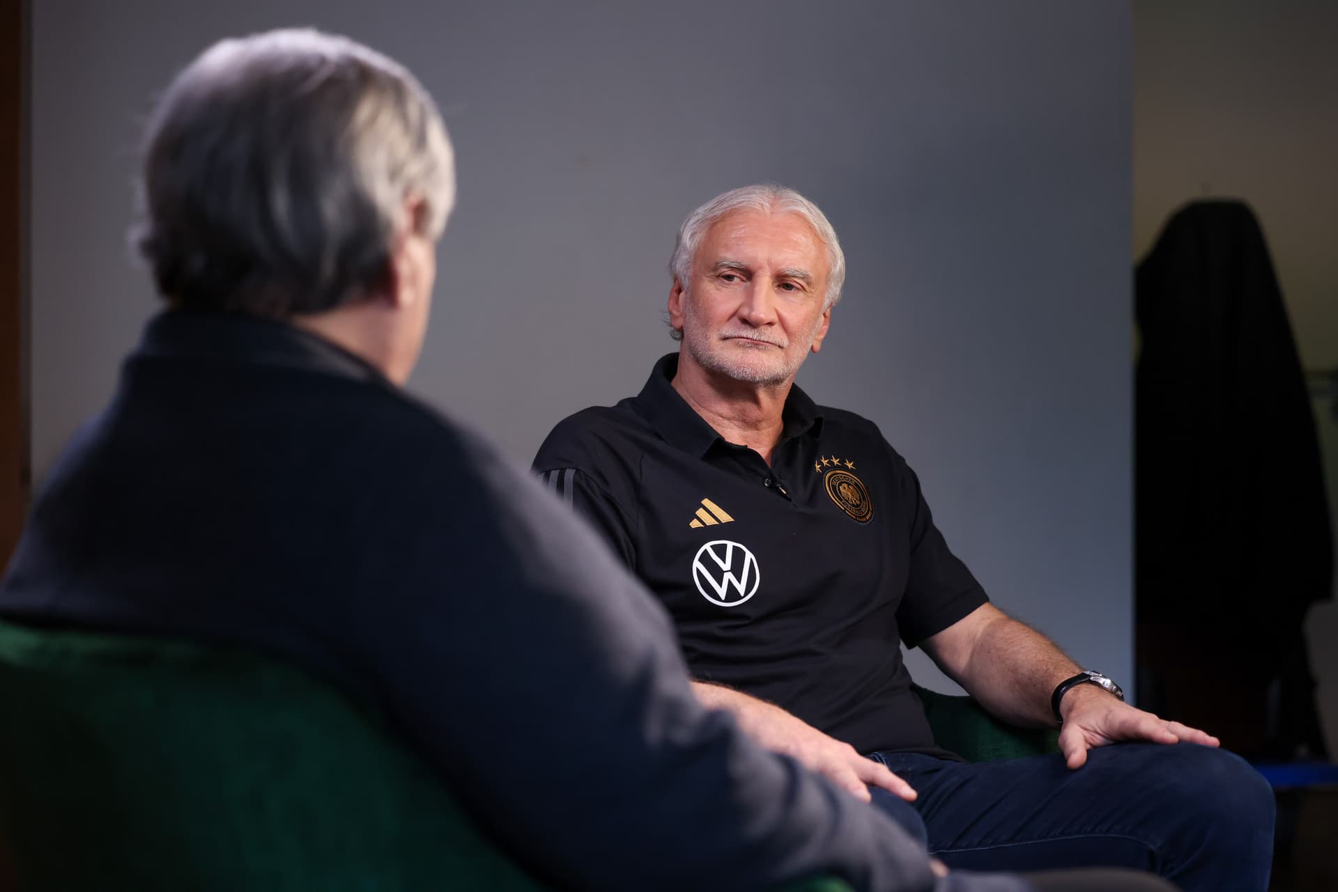 Rudi Völler sagt, was alle denken: „Unsere deutschen Farben sollten einfach wieder in Vordergrund stehen“
