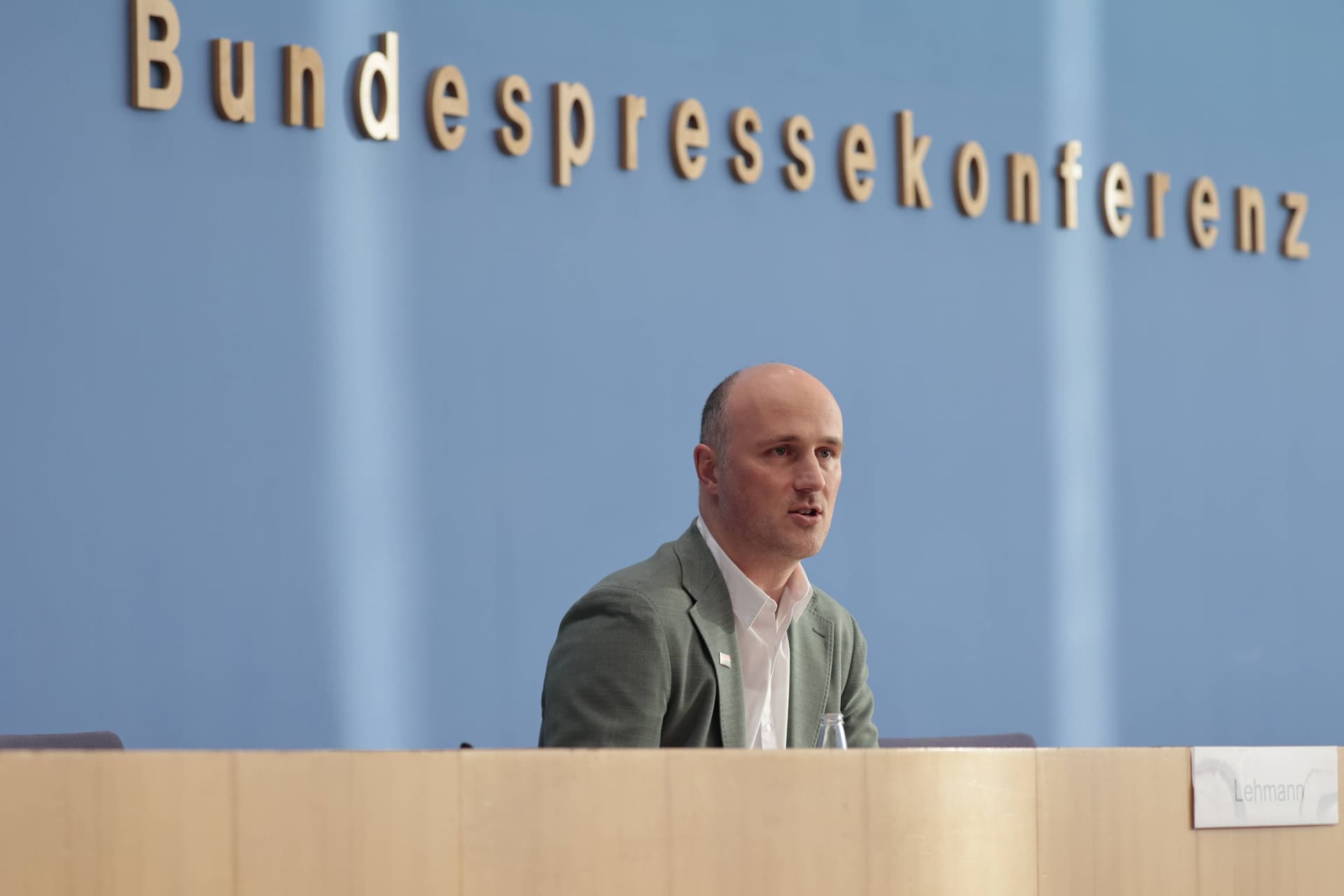 Kritischer Trans-Ratgeber soll Eltern helfen – Regierung will ihn verbieten