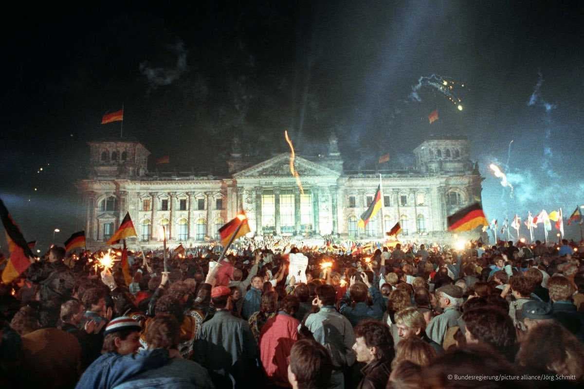 Warum der Tag der Deutschen Einheit ein guter Tag für DDR-Vergleiche ist, liebe Regierung!