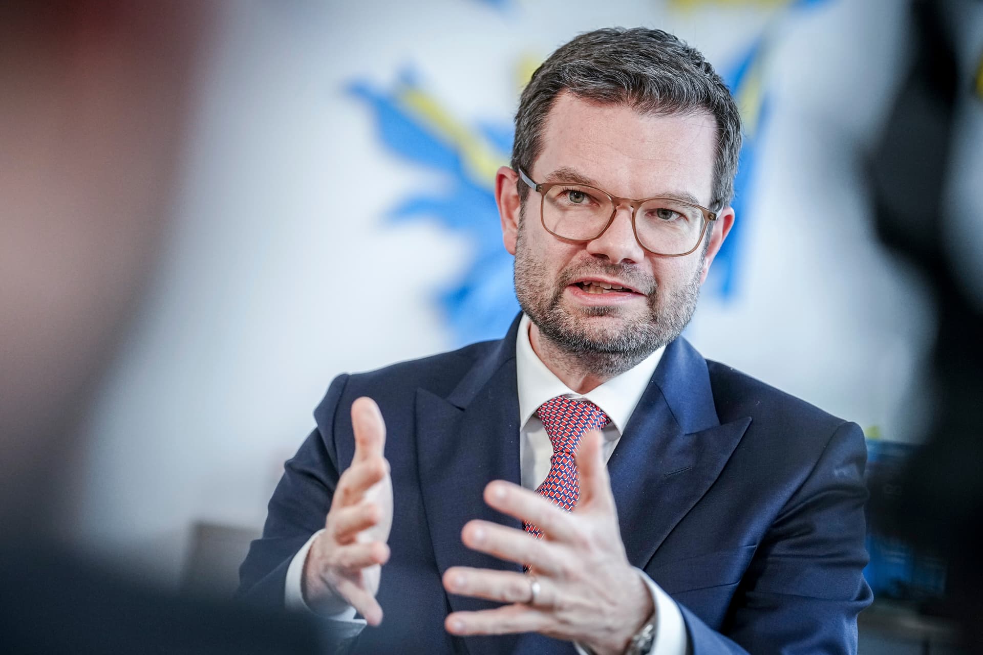 Buschmann plant Erleichterung bei Kündigungen: Digital statt schriftlich