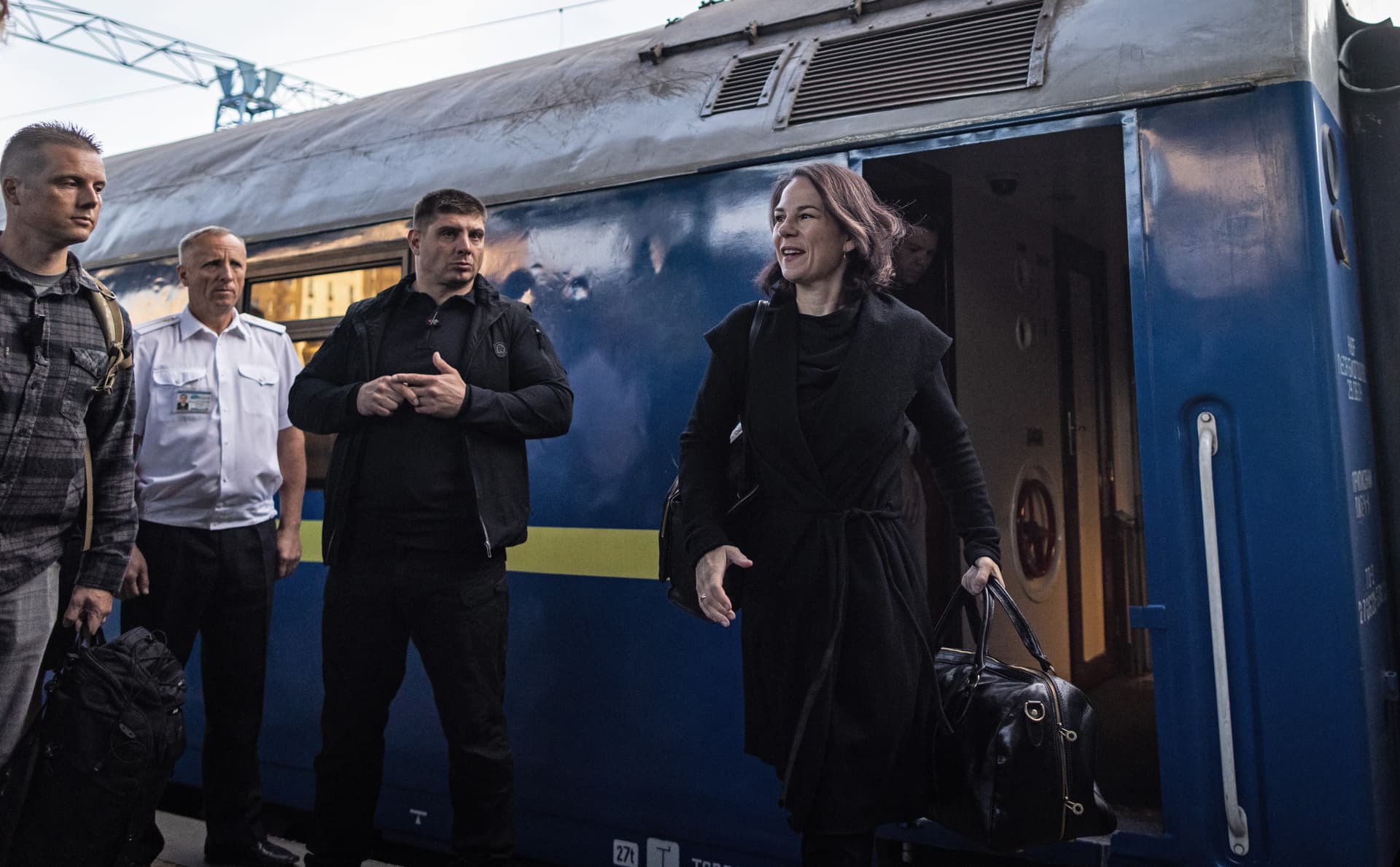 Unter strengster Geheimhaltung: Baerbock in der Ukraine angekommen
