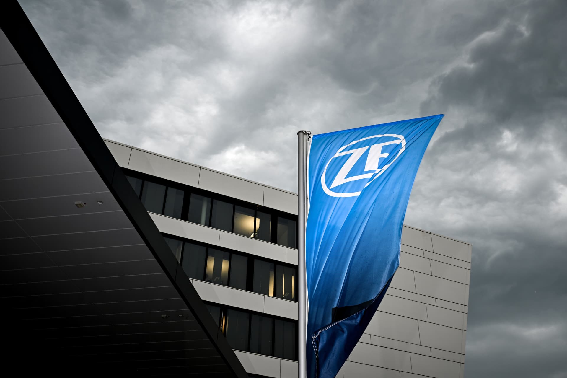2,1 Milliarden Euro Verlust und 14.000 Jobs weniger: Autozulieferer ZF unter massivem Druck