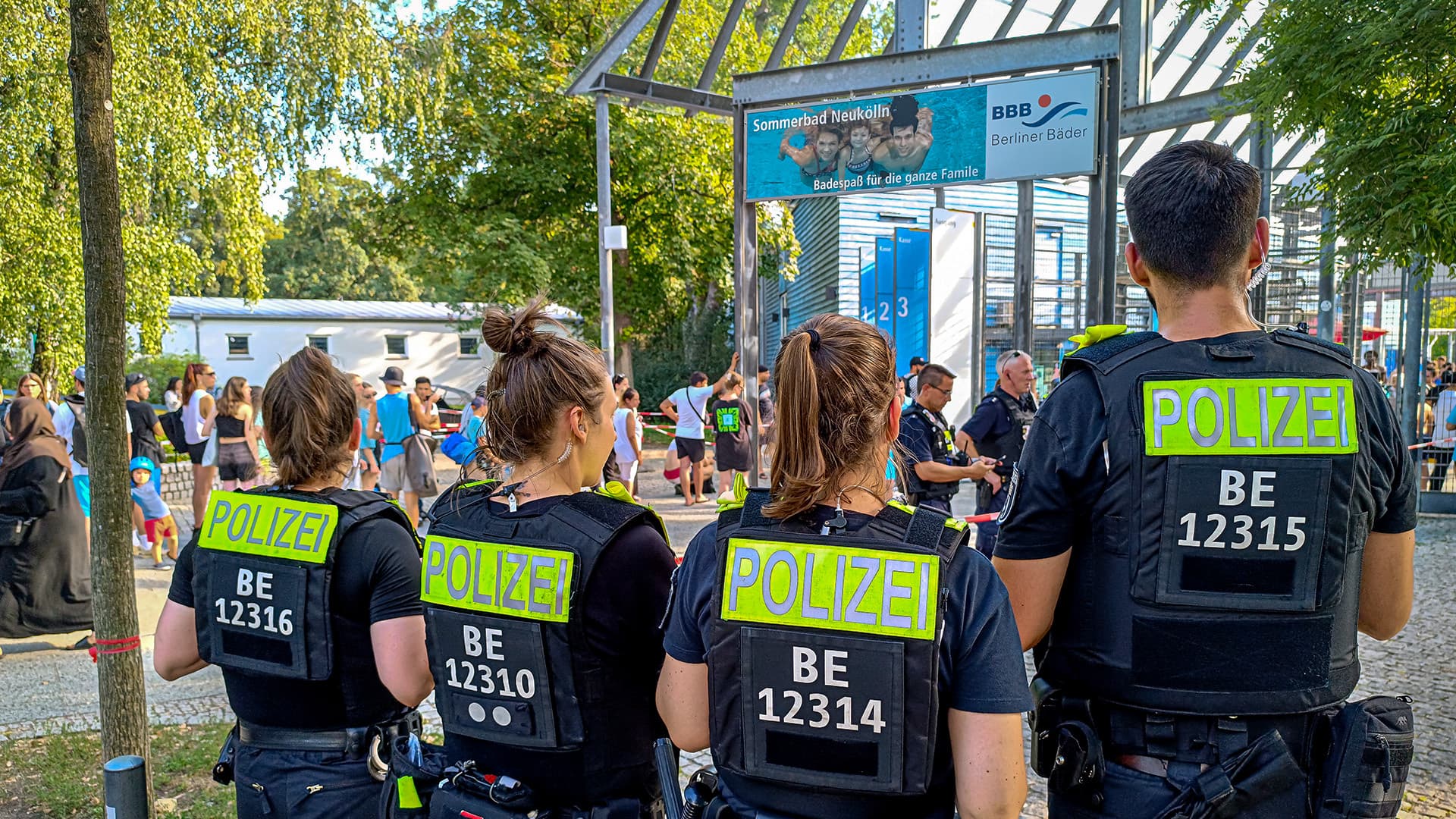 Unsere Freibäder sind jetzt besser geschützt als unsere Grenzen!