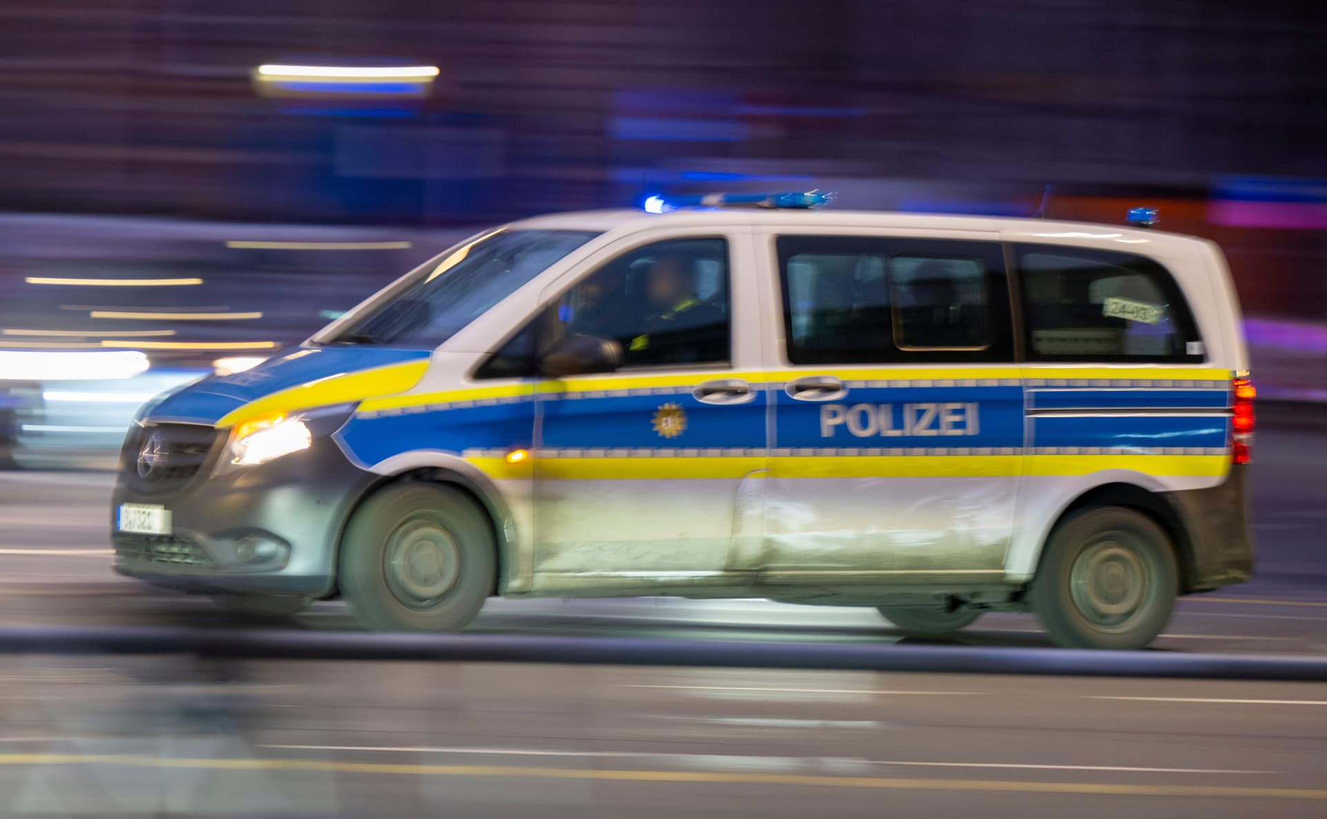 Acht Afrikaner attackieren 27-Jährigen unfassbar brutal: Mit Anlauf auf den Kopf gesprungen