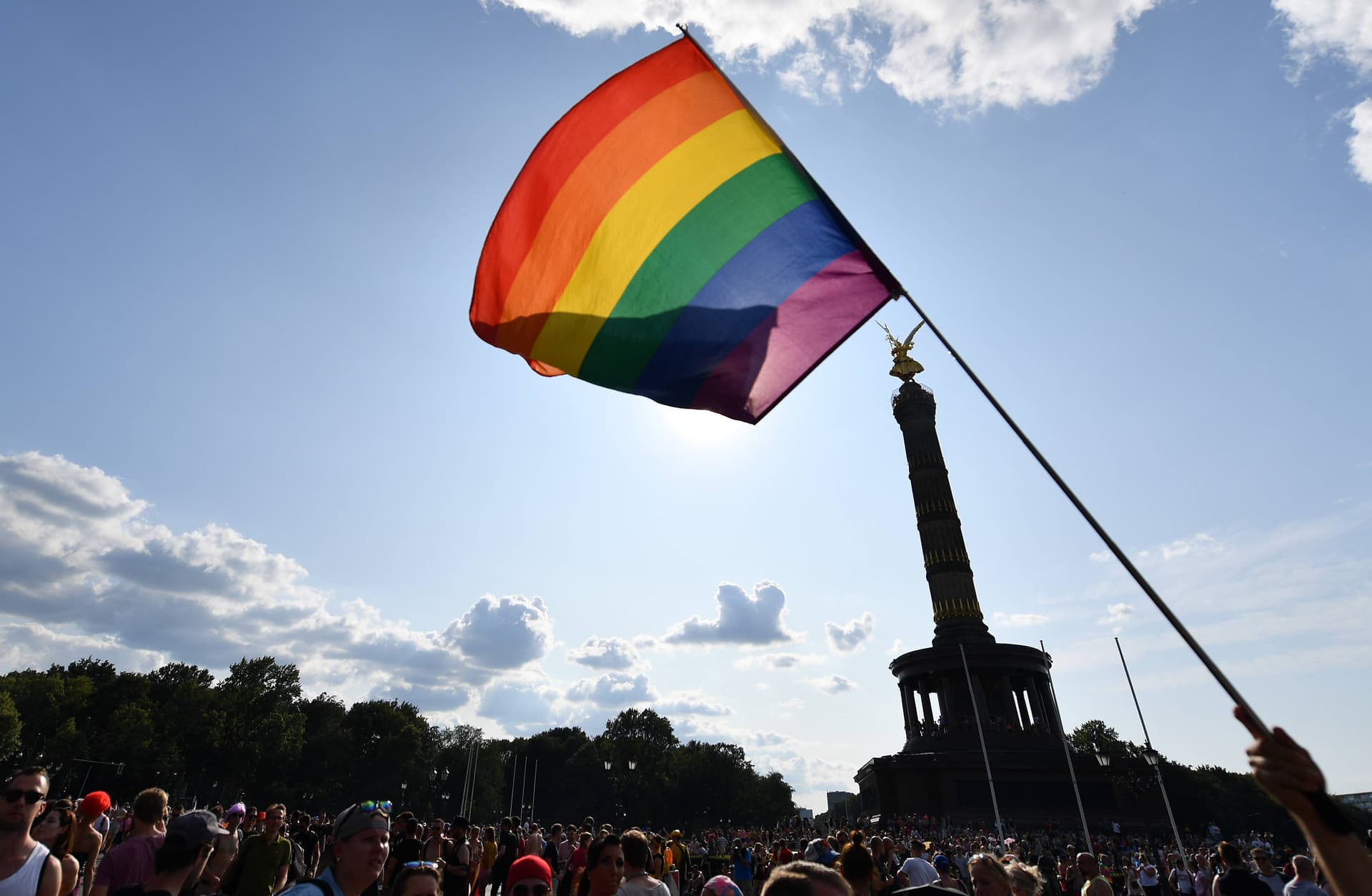 Bundestag auf dem Christopher Street Day: Parlamentsmitarbeiter sollen bei Parade mitlaufen