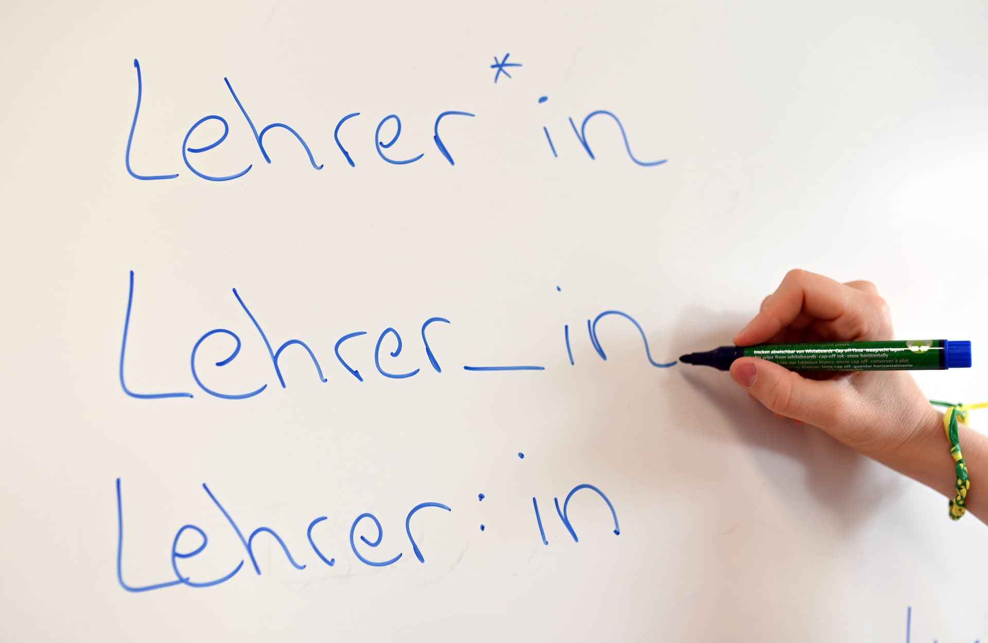 Sternchen und Unterstriche gelten als Fehler: Gendern an Sachsens Schulen Tabu