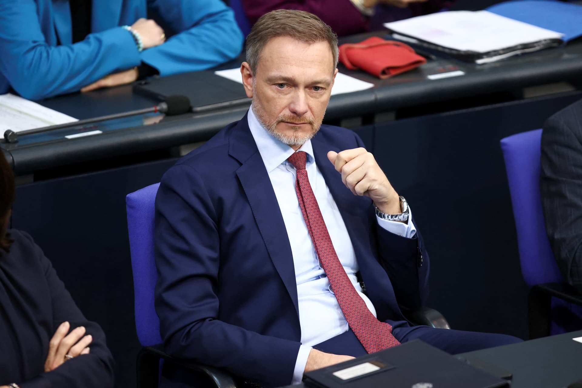 Nächster Umfrage-Schock für die Ampel: FDP rutscht bundesweit auf 3 Prozent!