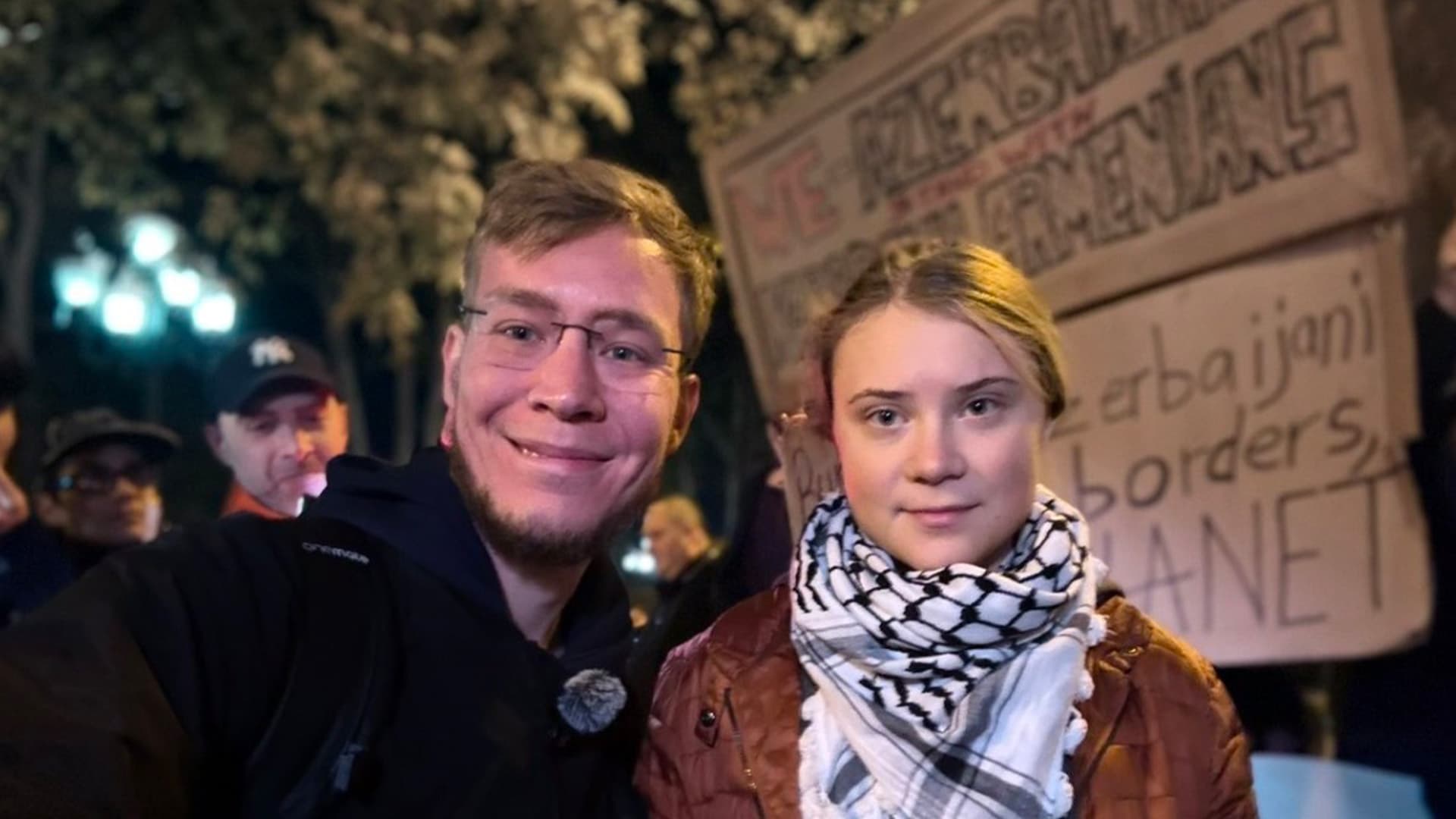 Rechtsgrün vereint im Israel-Hass – warum das Greta-Compact-Foto Bände spricht