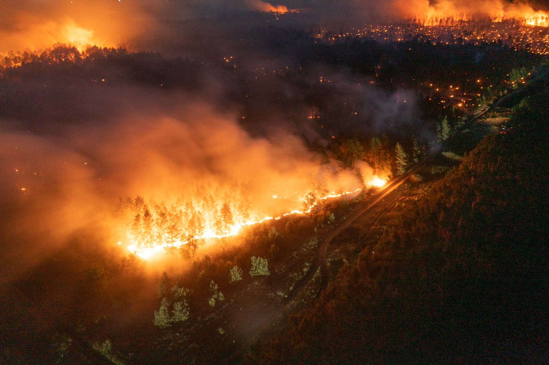 Explosionen und aufkommender Wind: Lage bei Waldbrand in Mecklenburg-Vorpommern verschärft sich