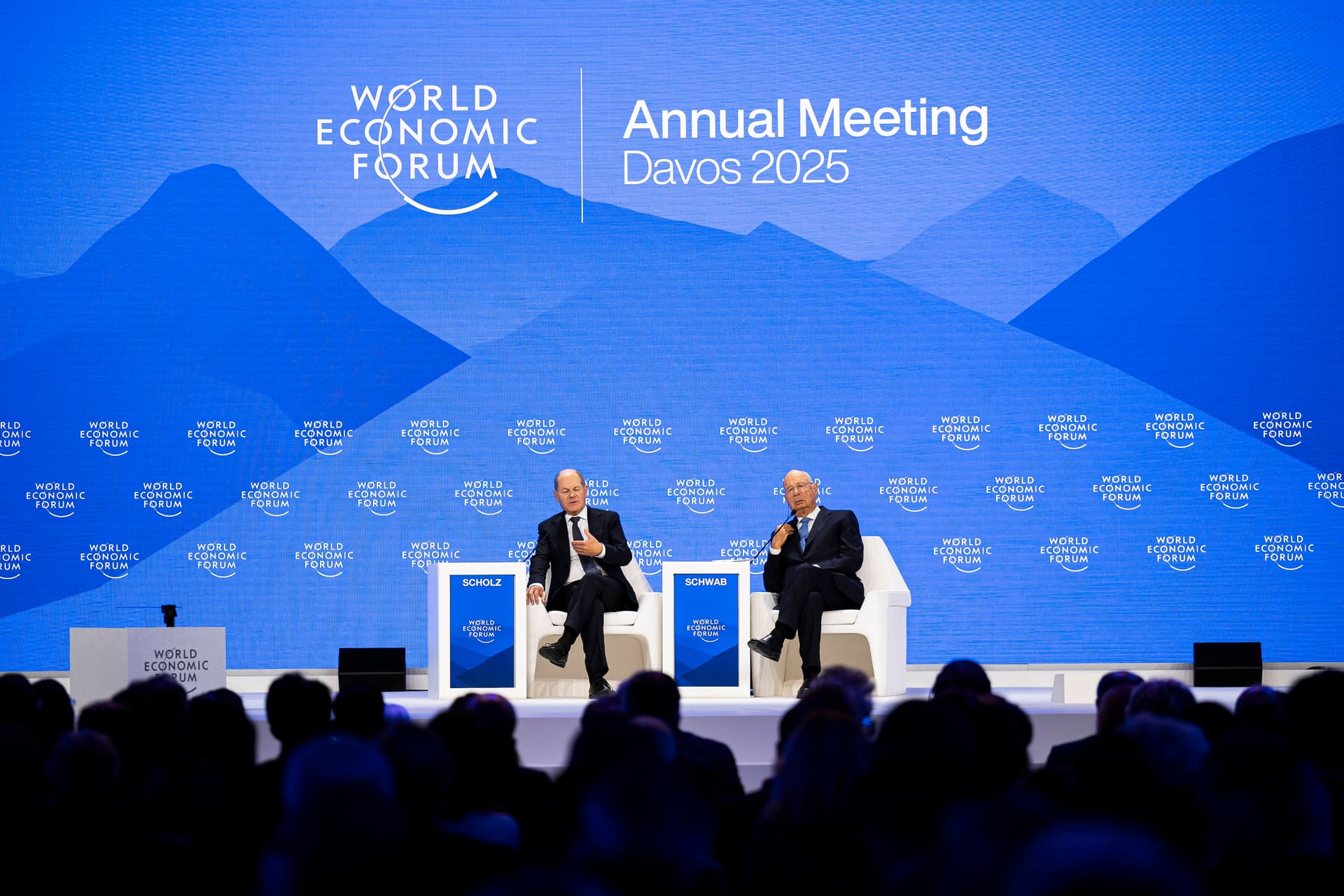 Saal halb leer und niemand wollte dem Kanzler eine Frage stellen: die Scholz-Blamage von Davos