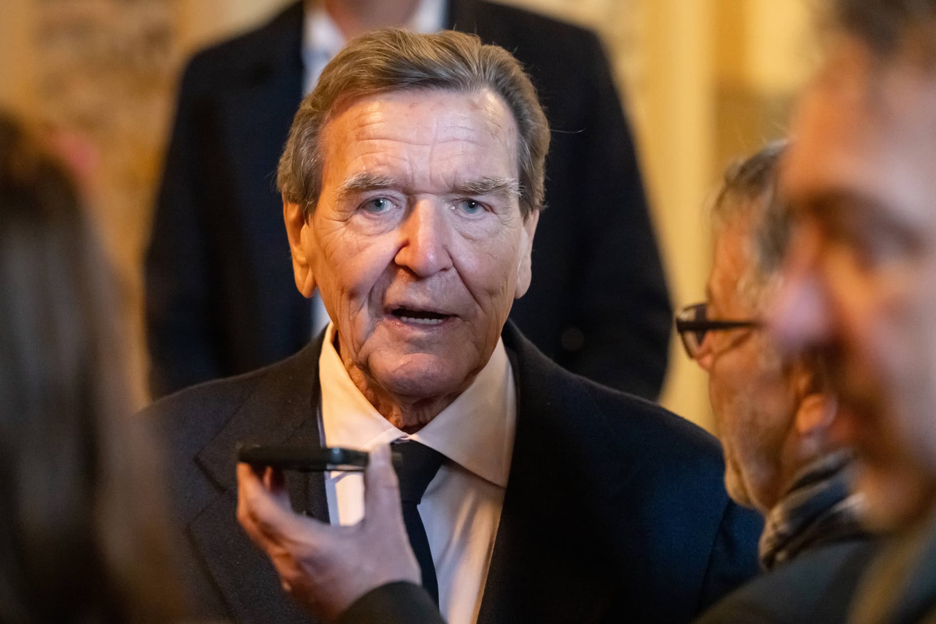 Gerhard Schröder darf trotz Russland-Nähe in der SPD bleiben