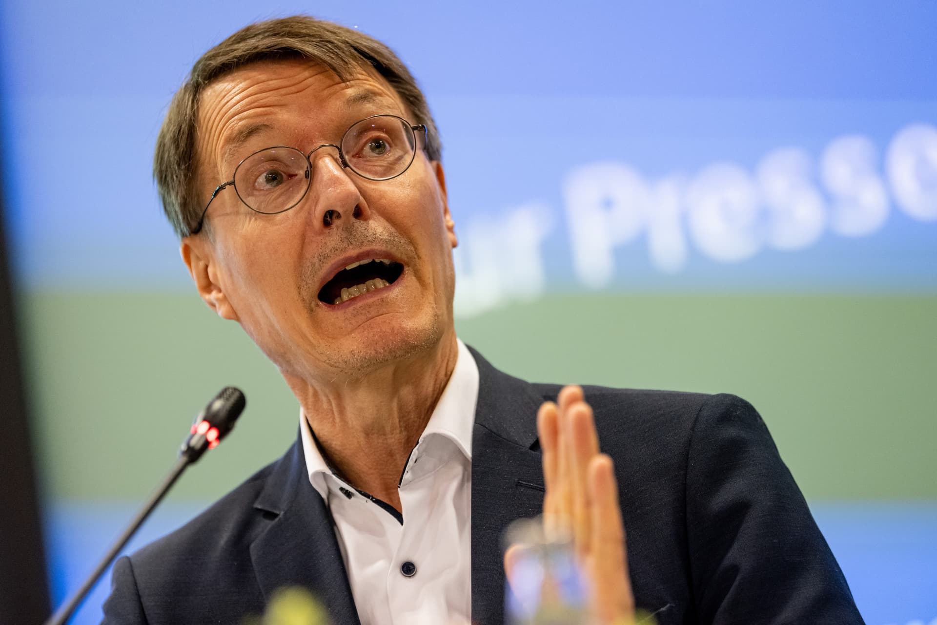 „Tausende Menschen sterben“ - Alarm-Minister Lauterbach hat einen neuen Gegner: Die Hitze