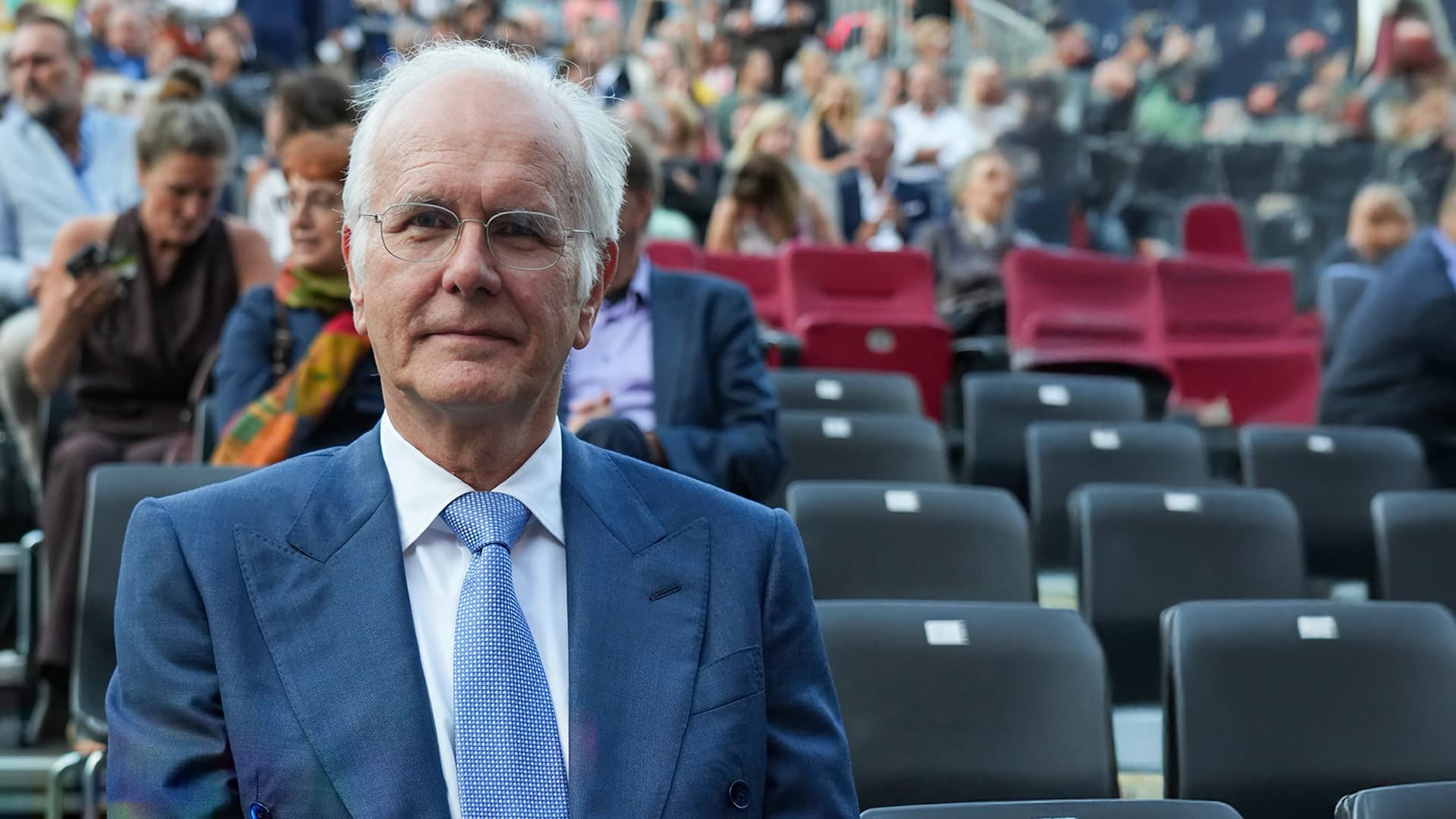 Harald Schmidt über die Fußball-WM: „Ich freue mich schon auf eine politisch verrutschte Aktion der Nationalspieler vor dem ersten Spiel!”