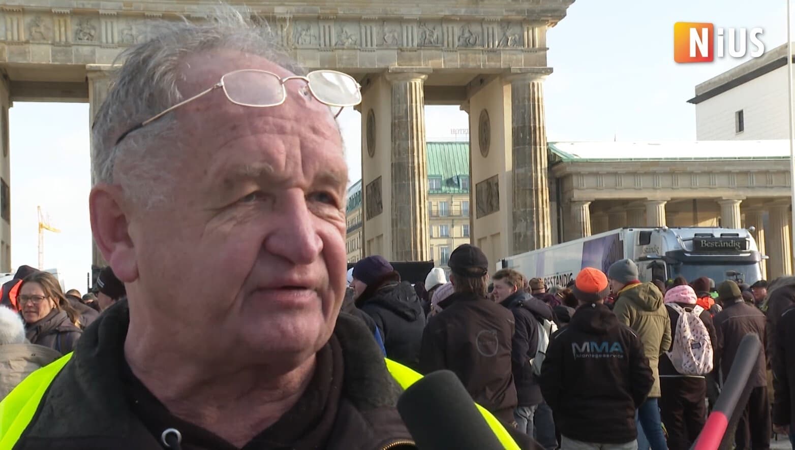 LKW-Fahrer demonstrieren gegen Ampel-Regierung: „Herr Scholz, Sie berauben den Steuerzahler, das ist Diebstahl!“