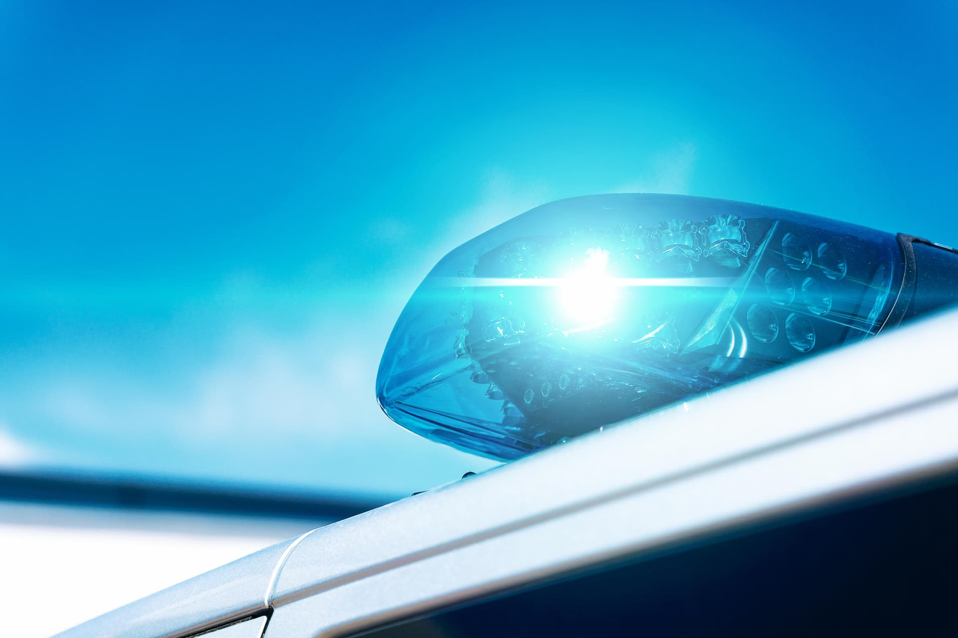 Großfahndung! 17-jährige Joggerin niedergestochen – Täter flüchtig