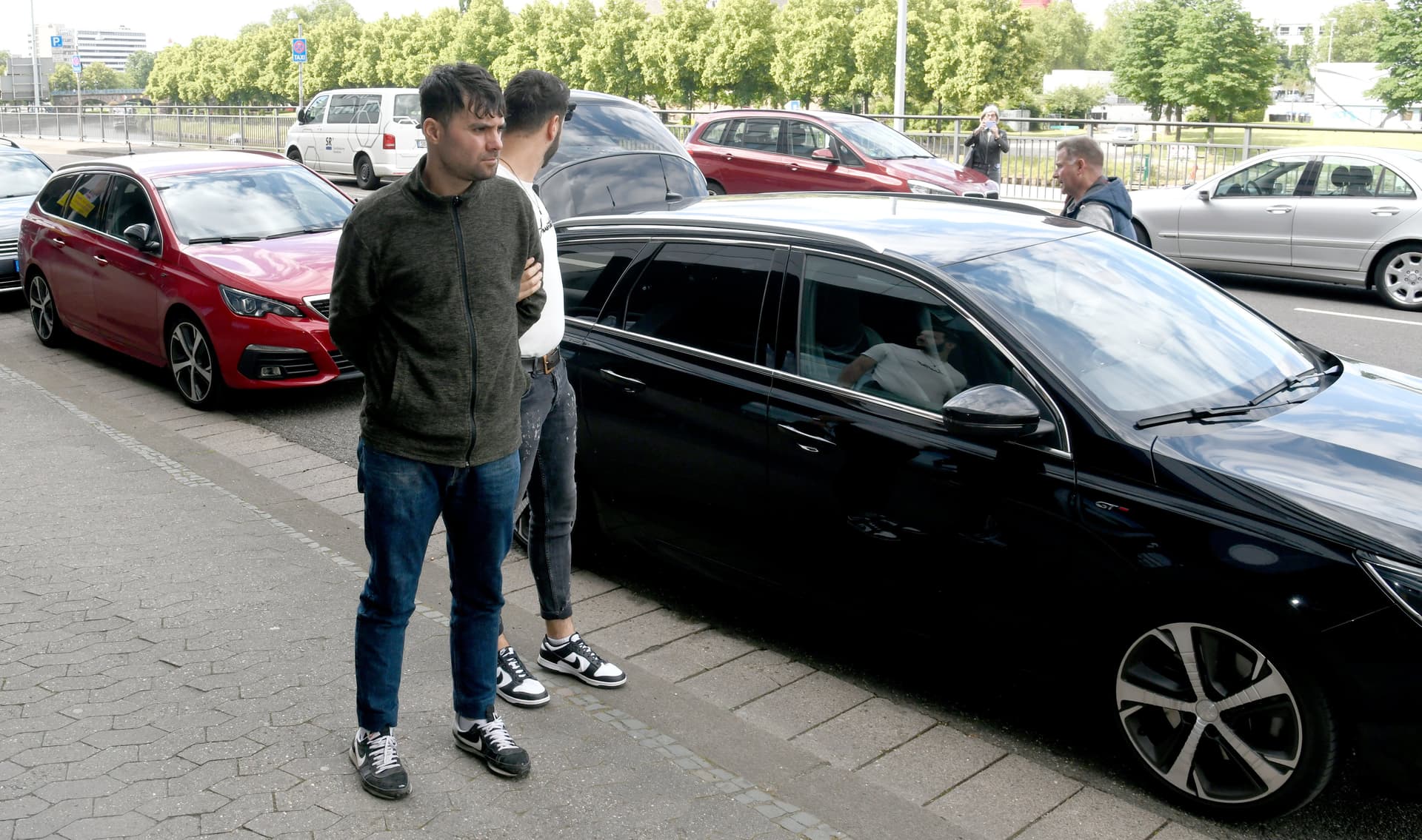 Hier wird der Messer-Angreifer von Saarbrücken dem Haftrichter vorgeführt