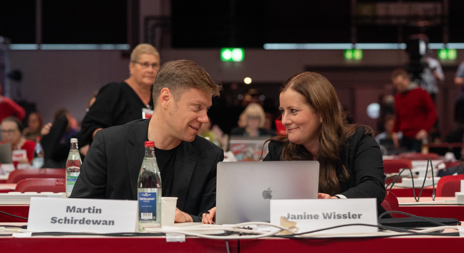 Die Vorsitzenden der Linkspartei, Janine Wissler und Martin Schirdewan, kündigen ihren Rückzug an