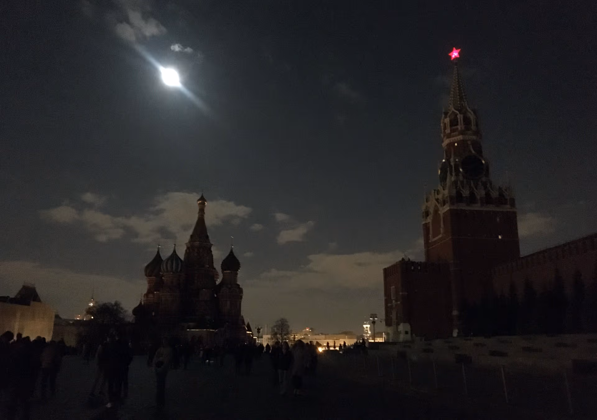 Ukraine greift Moskau mit mehr als 400 Drohnen an