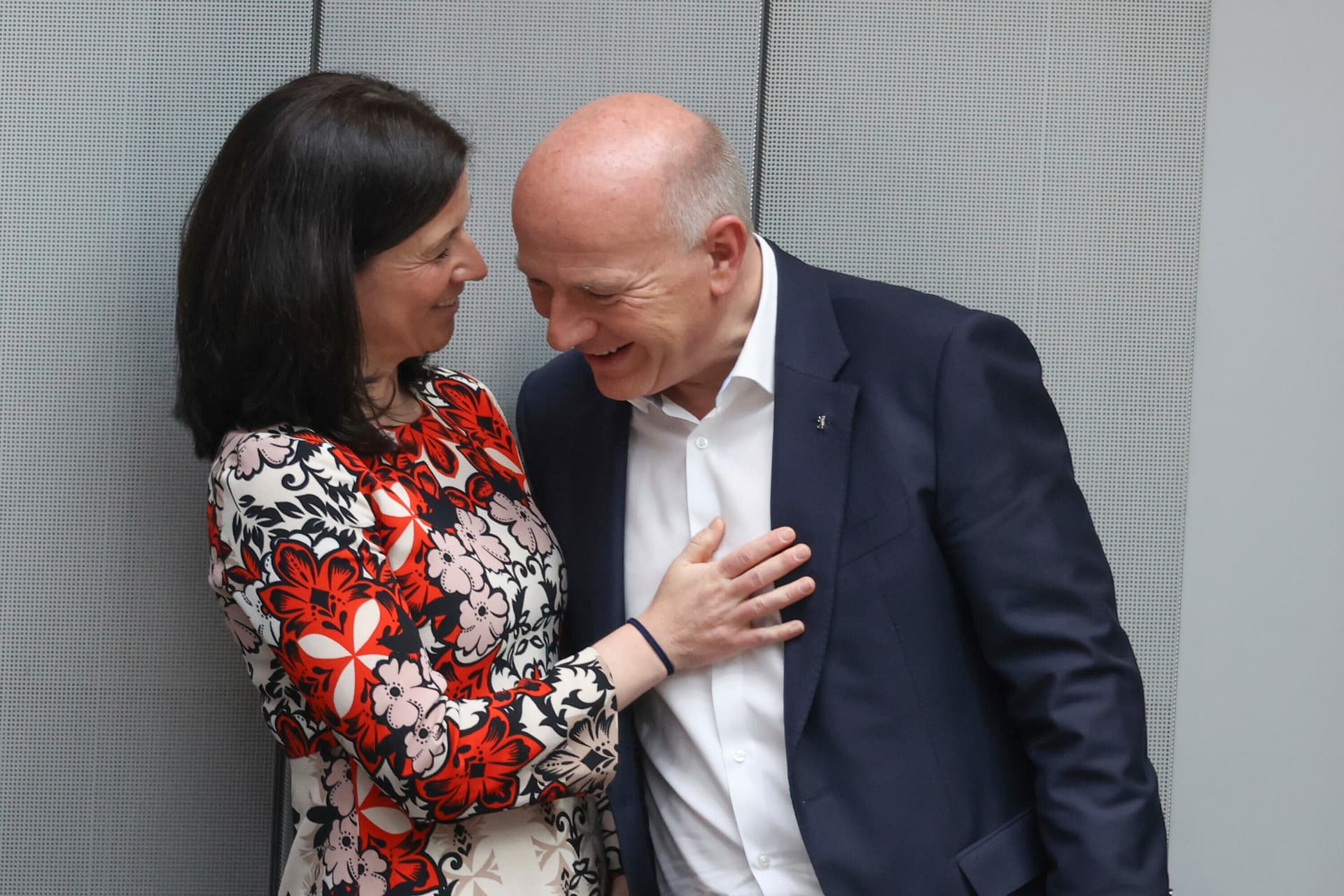 Berlins Regierender Bürgermeister Kai Wegner bestätigt Beziehung zur Bildungssenatorin