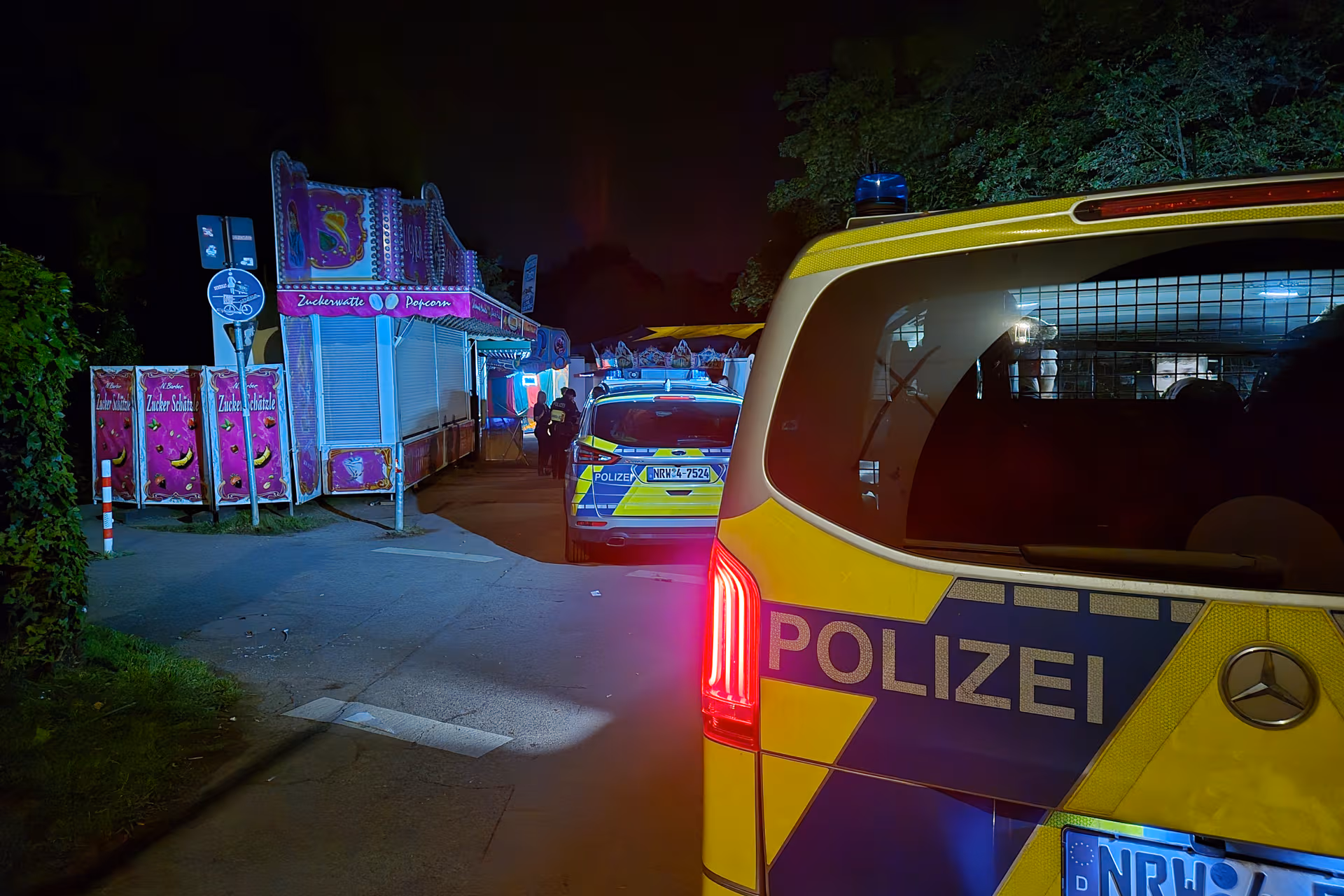 Gruppenstreit auf Kirmes! Zwei Polizisten gehen dazwischen und landen im Krankenhaus