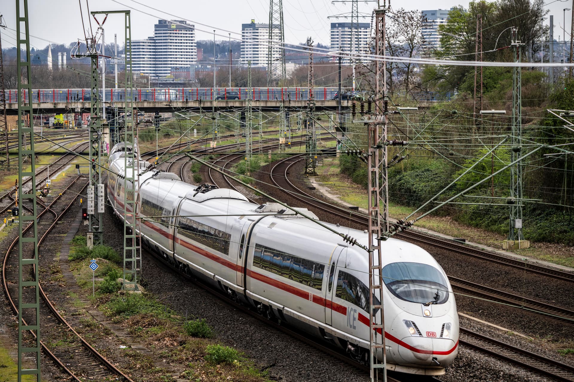 Einigung nach Streik-Marathon bei der Bahn: Lokführer bekommen 35-Stunden-Woche