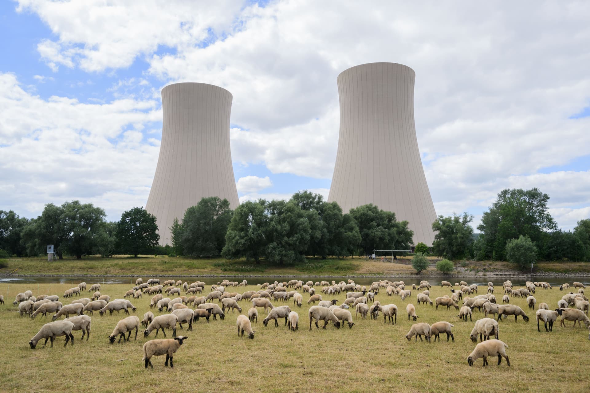 Während die Welt auf Kernkraft setzt, startet Niedersachsen mit dem Abriss von AKW Grohnde