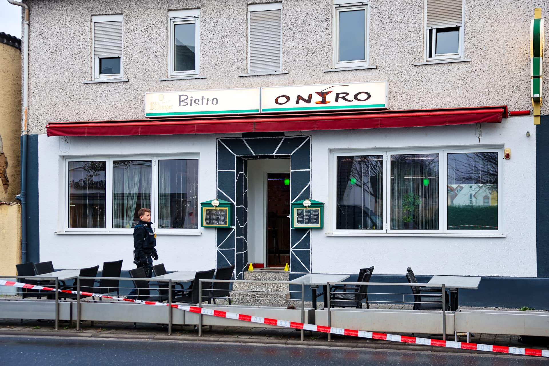 Täter auf der Flucht: Zwei Menschen in Bistro in Hessen erschossen