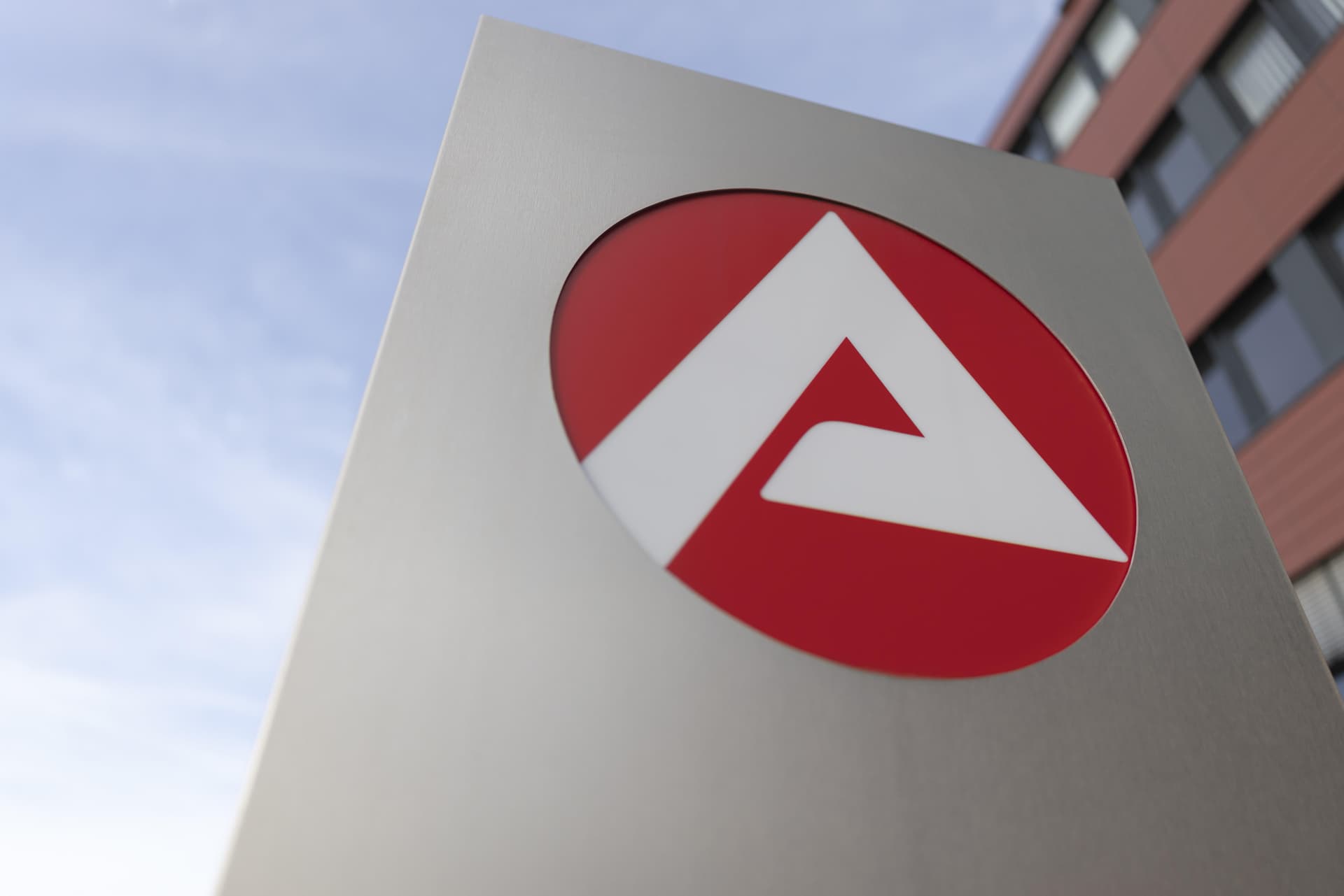 Arbeitsmarkt festgefahren: Jobchancen für Arbeitslose auf historischem Tiefstand