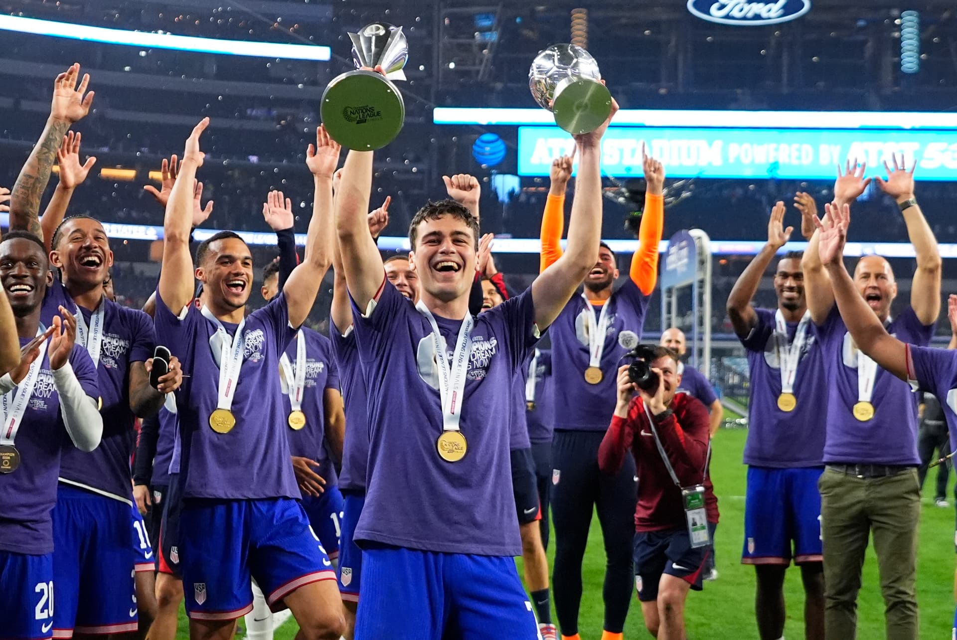 US-Fußballer gewinnen Nations League: Finale wegen homophober Gesänge unterbrochen