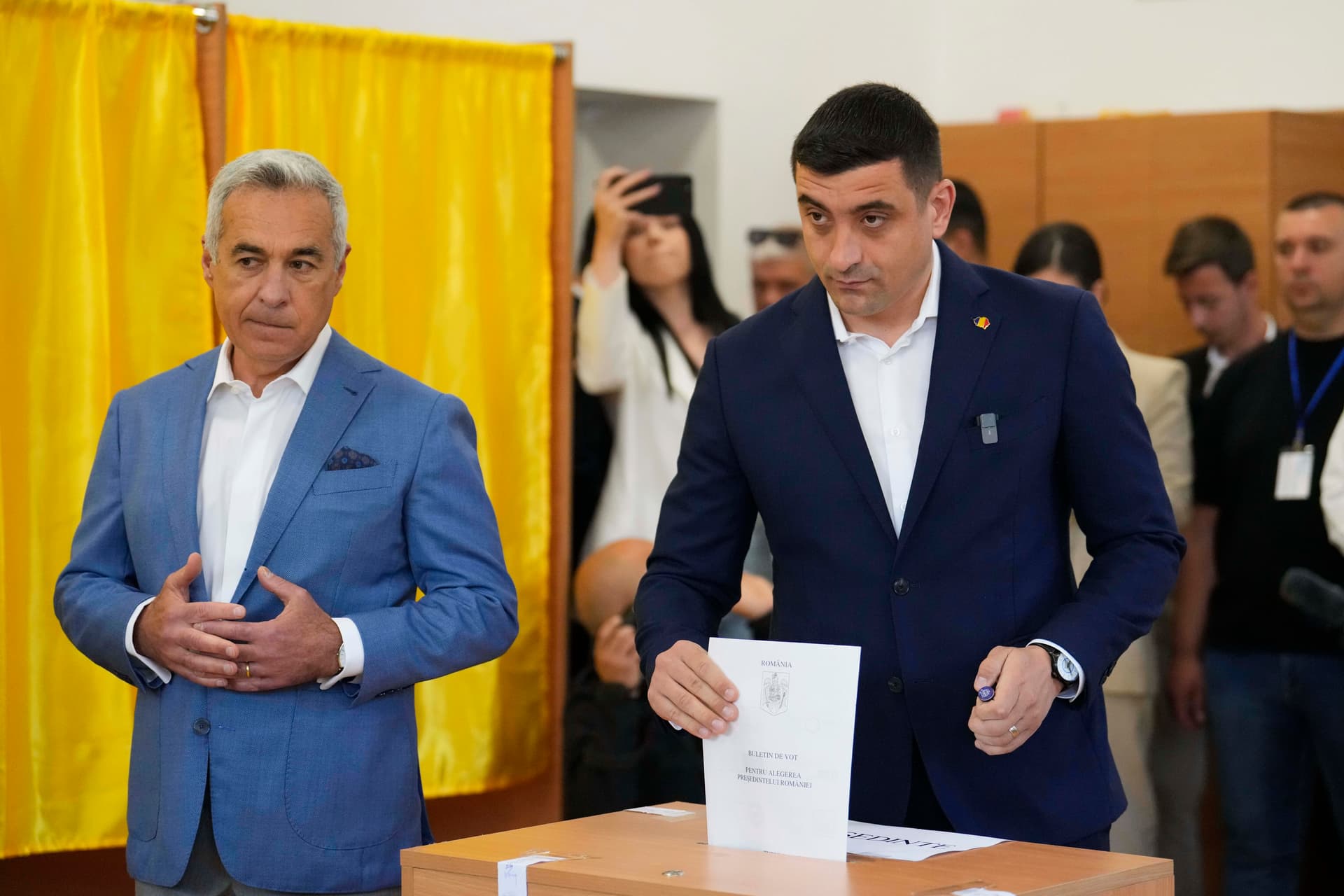 Wiederholungswahl in Rumänien: Rechtsextremer George Simion weit vorn