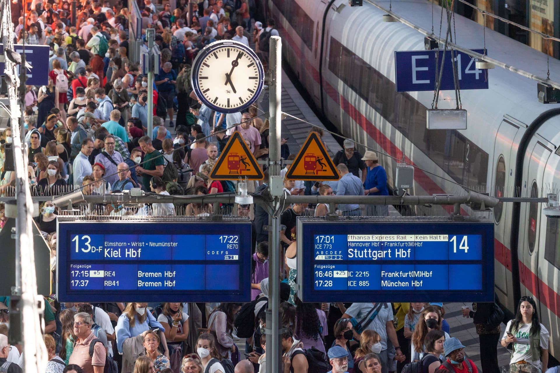 Irre Verspätung bei Zügen der Deutschen Bahn: 996 Minuten wegen eines PUDELS