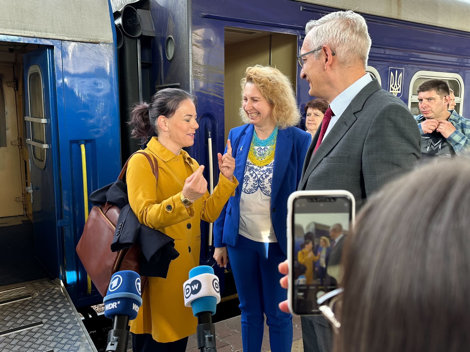 Baerbock zu Solidaritätsbesuch in Kiew eingetroffen