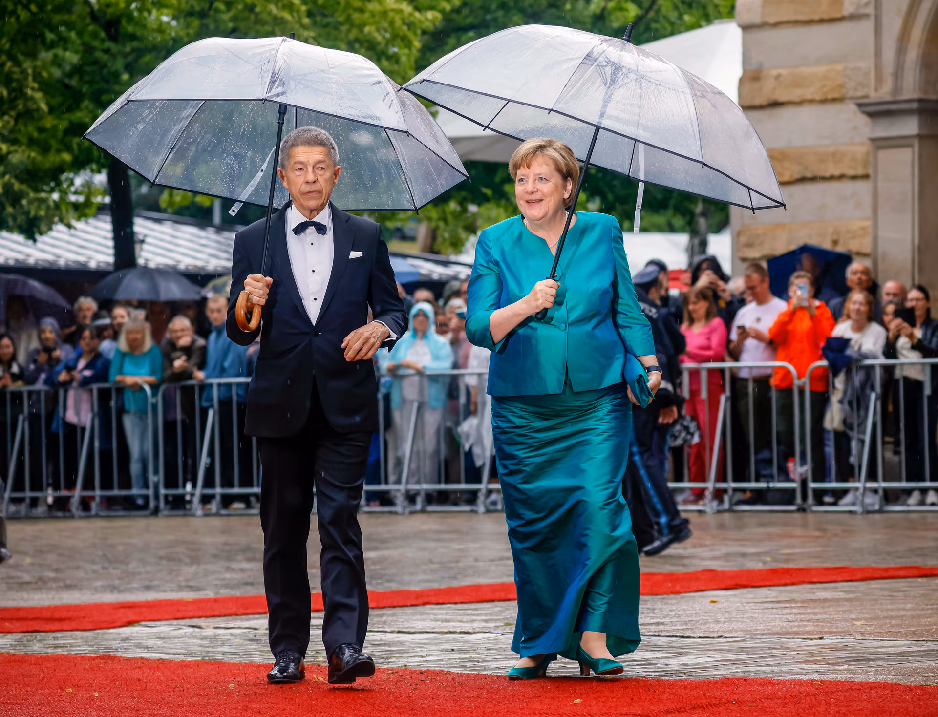 Festspiele in Bayreuth: Eröffnung mit Blitz und Donner
