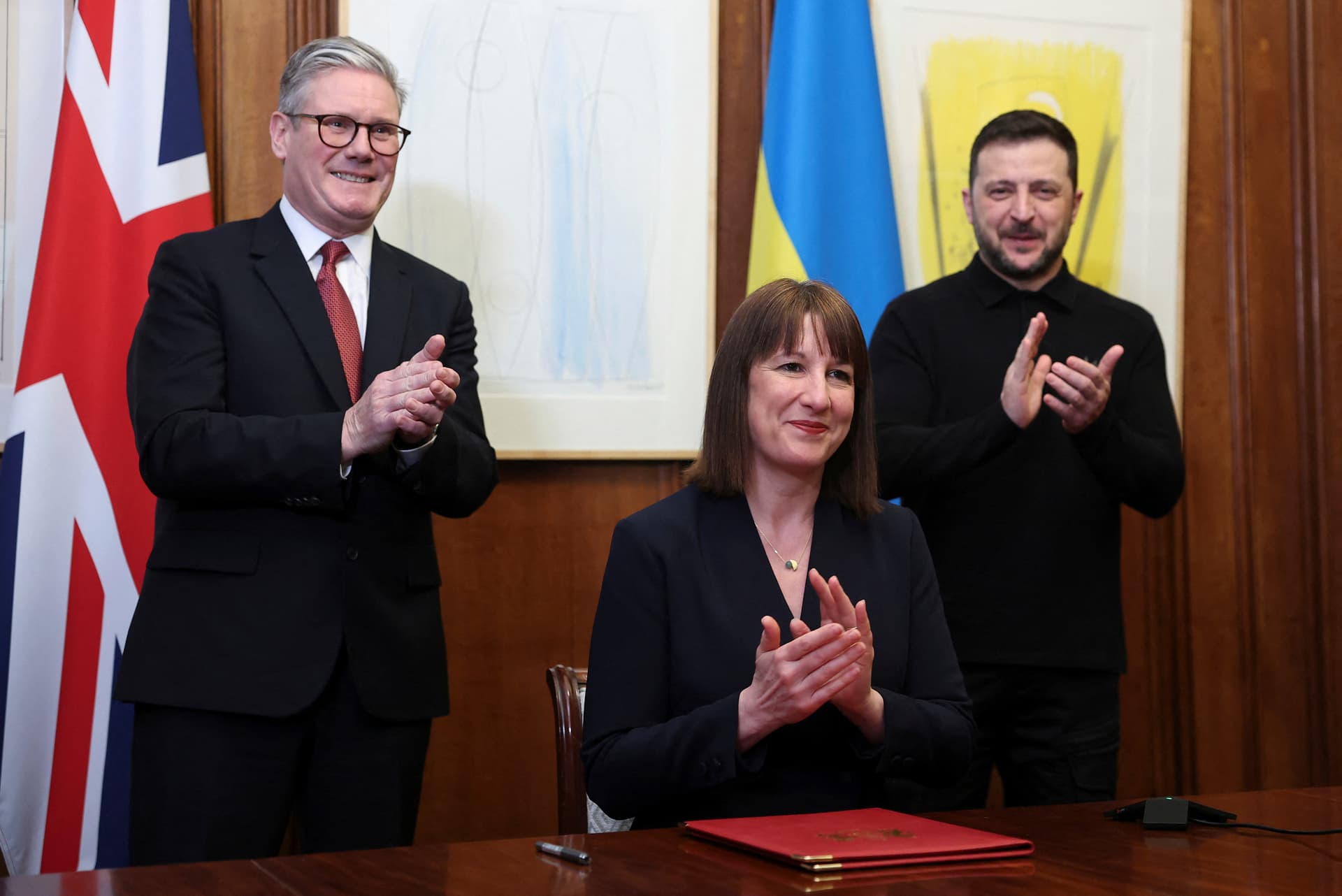 Selenskyj will britische Milliarden für Waffenproduktion einsetzen
