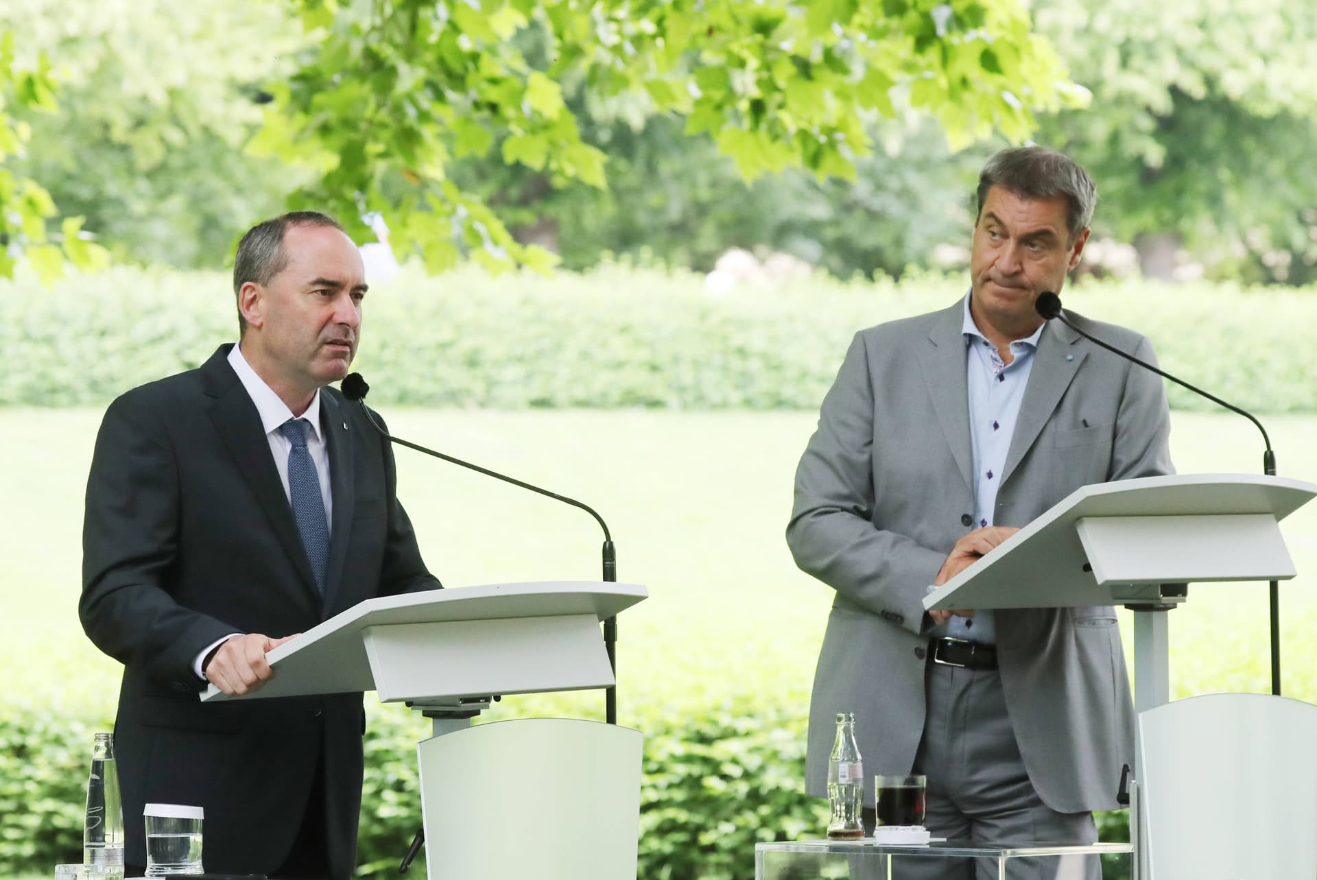 Aiwanger und Söder: Koalitionsvertrag unterzeichnet!