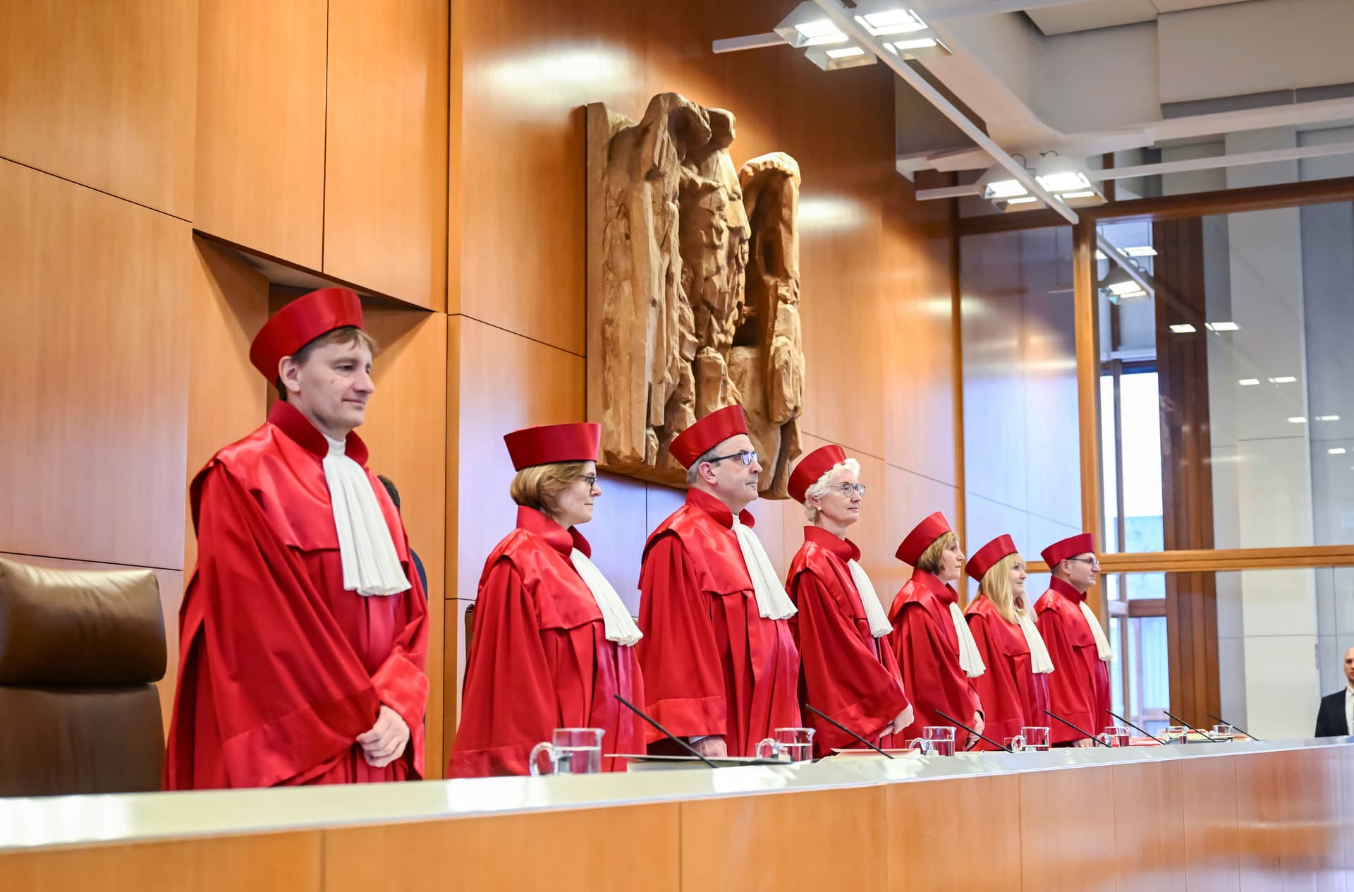 Durchsuchungsbeschluss bei Abschiebungen erforderlich: Warum diese Entscheidung aus Karlsruhe für die Ausländerbehörden eine Katastrophe ist