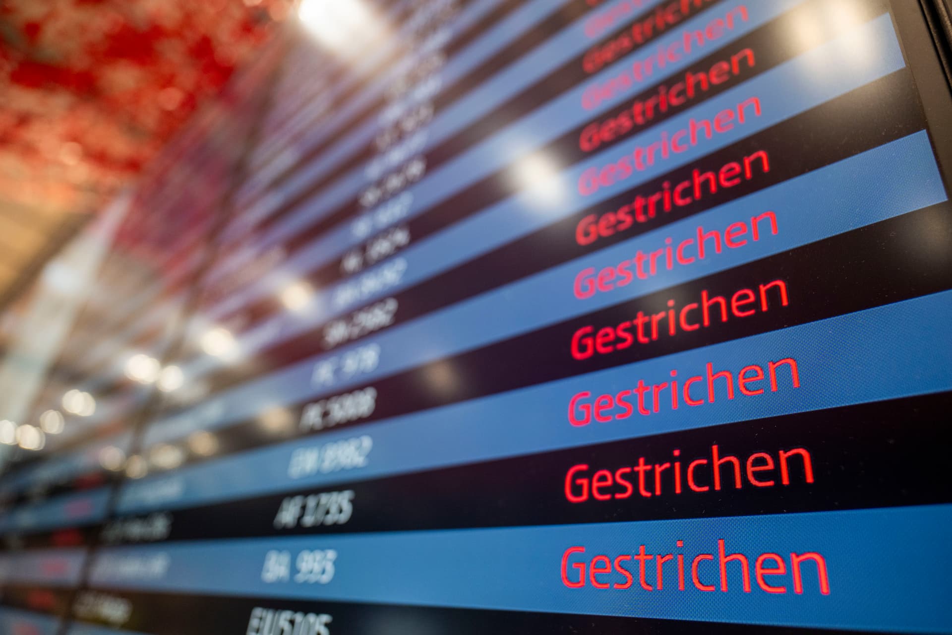 Streik begonnen: 1100 Flüge fallen aus