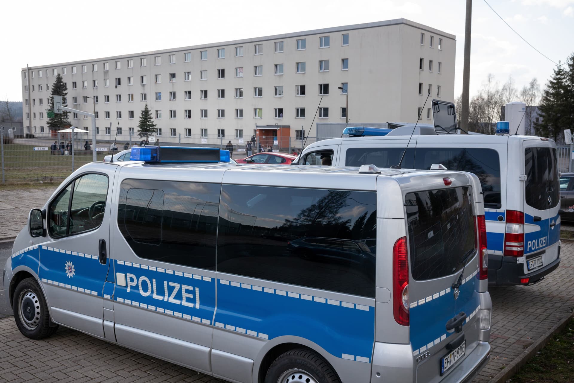 Polizei-Einsatz in Unterkunft: Flüchtlinge gingen mit Eisenstangen aufeinander los