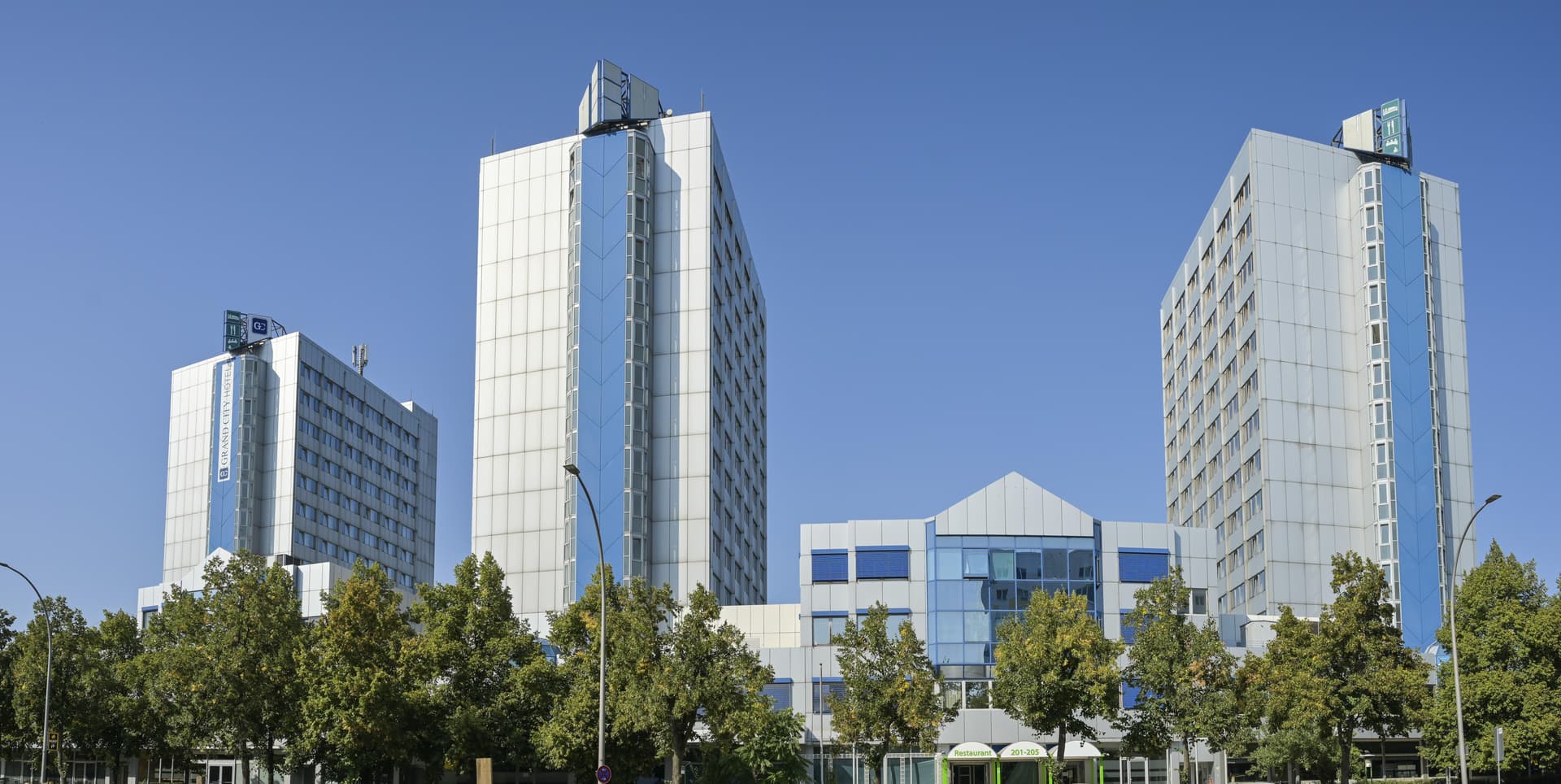 Berliner City-Hotel wird Flüchtlingsheim für 1200 Migranten – Anwohner in Angst