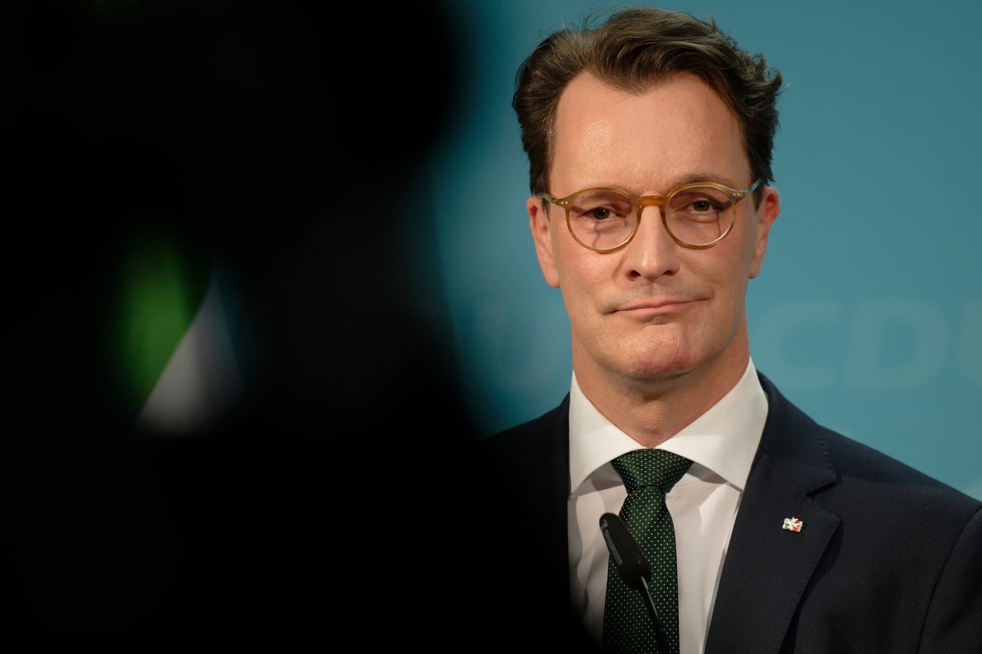 Für Äußerungen „unterhalb der Strafbarkeitsgrenze“: Hendrik Wüst startet vier neue Meldestellen mit linken NGOs