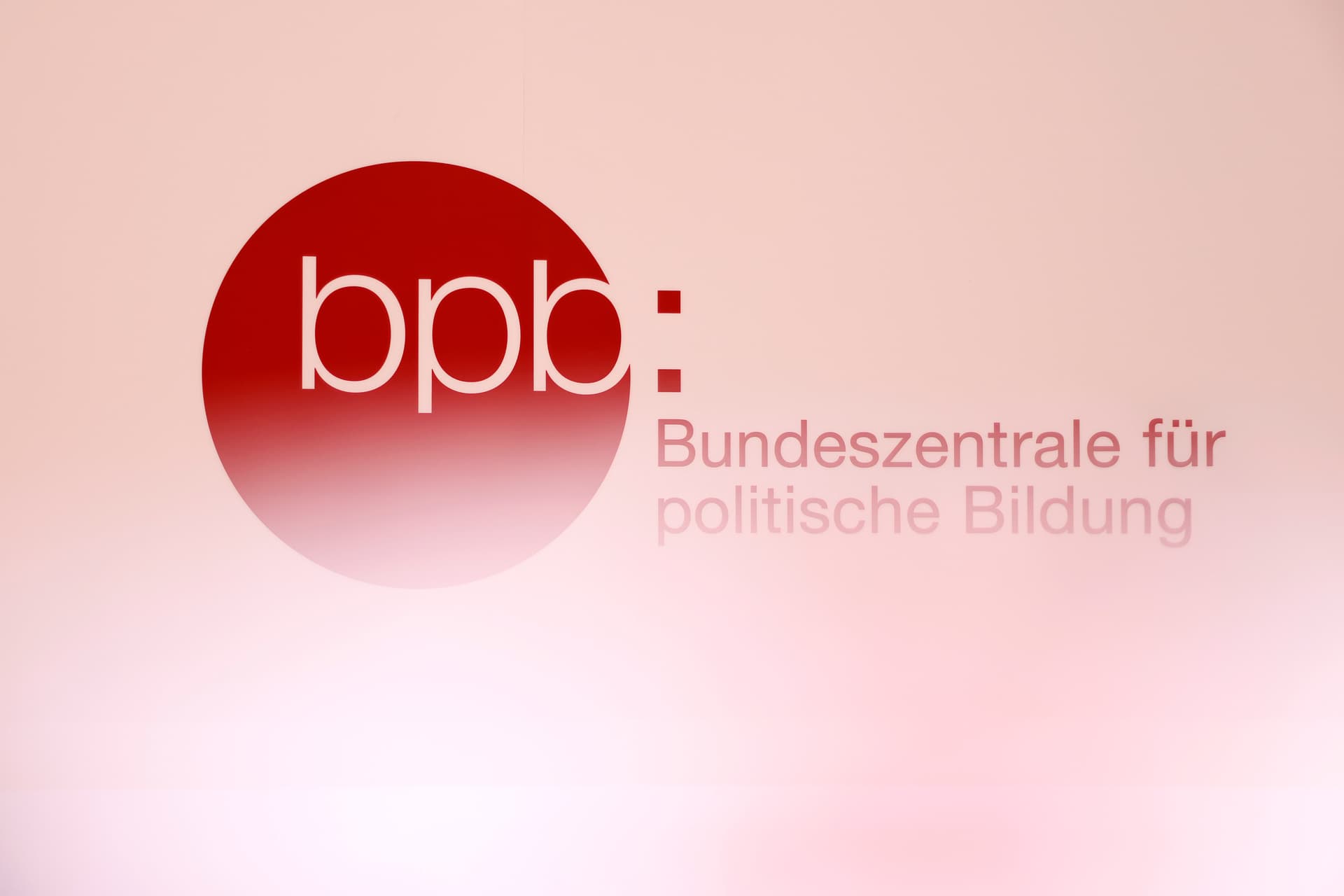 Bundeszentrale für politische Bildung: Kürzungen im Haushalt zurückgenommen