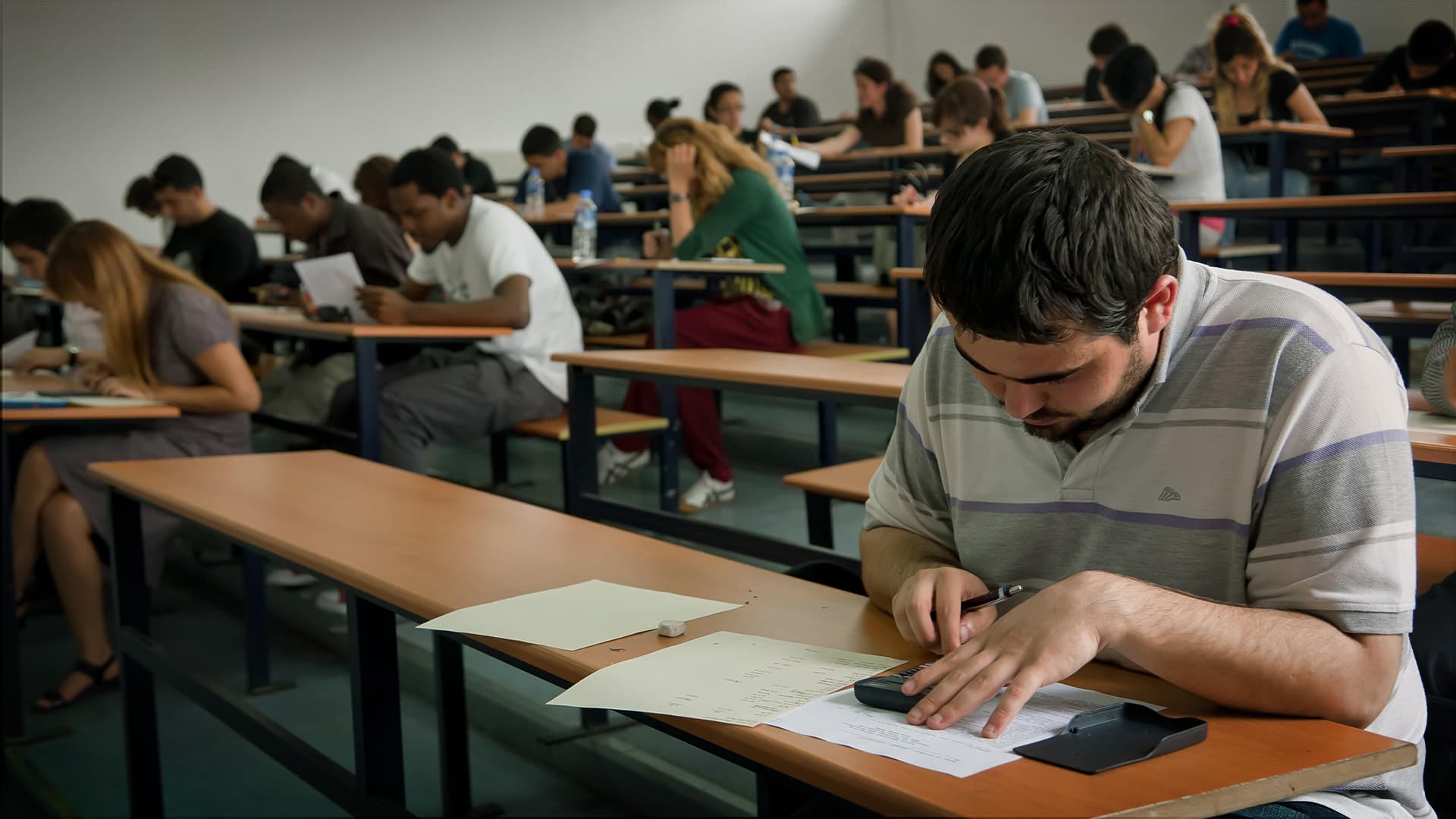Jeder vierte Ausländer (20-25) geht nicht zu Schule, hat keine Ausbildung und geht nicht arbeiten