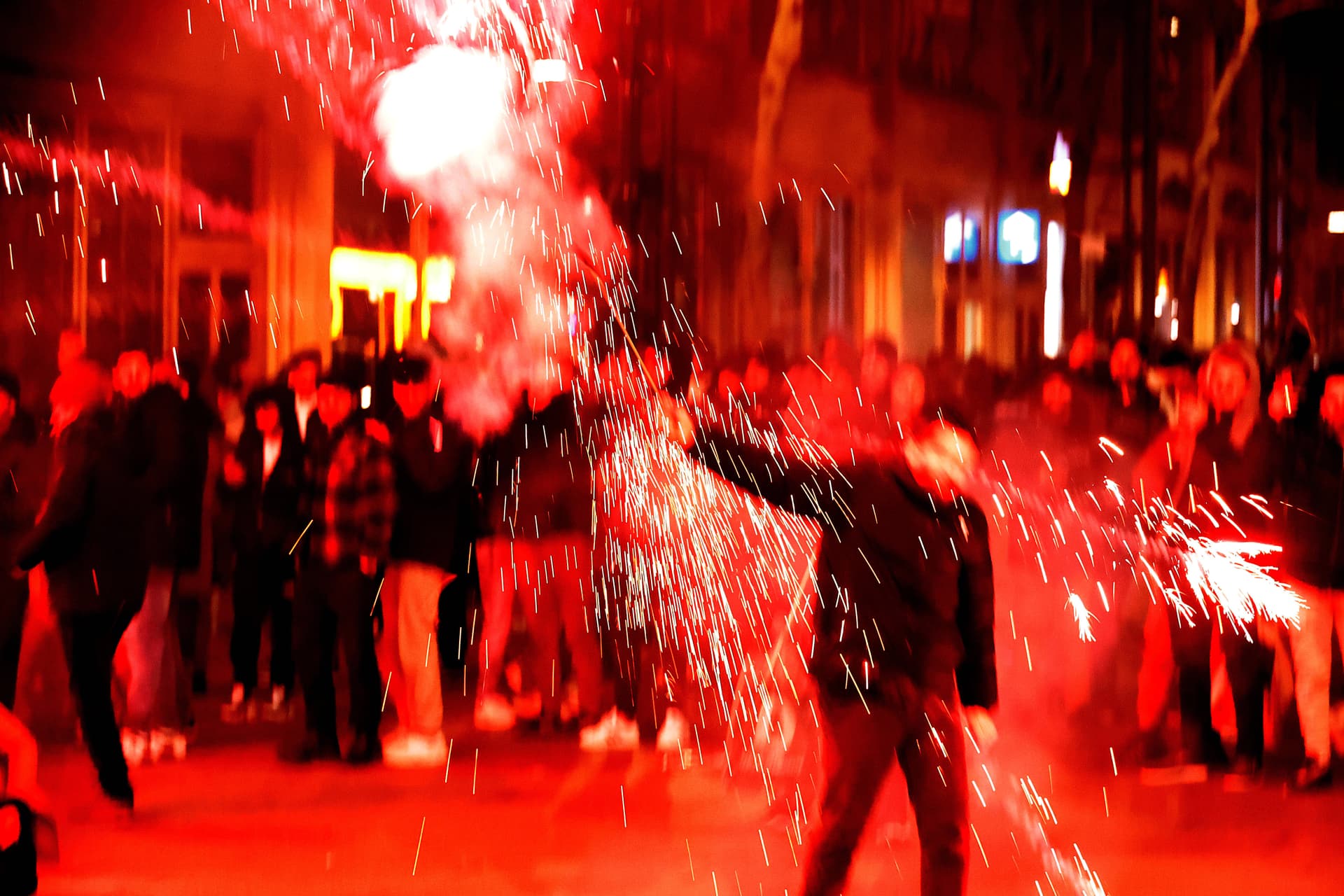 Erst mit Silvester-Raketen beschossen, dann Messer in der Brust