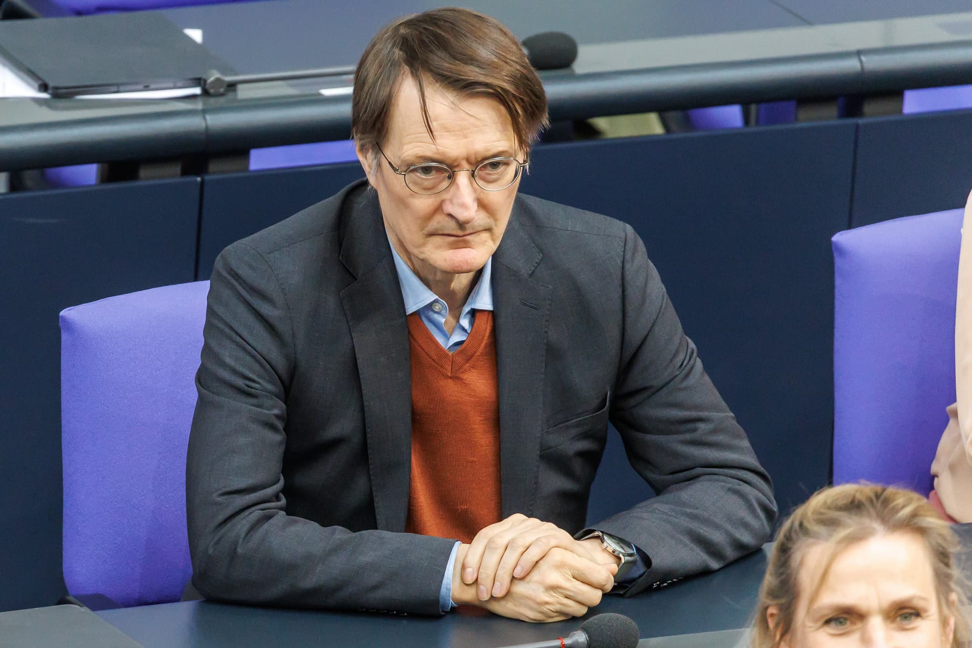 Lauterbach überführt sich selbst der Lüge: „Ich habe nie wirklich geglaubt, dass die Impfungen nebenwirkungsfrei sind“