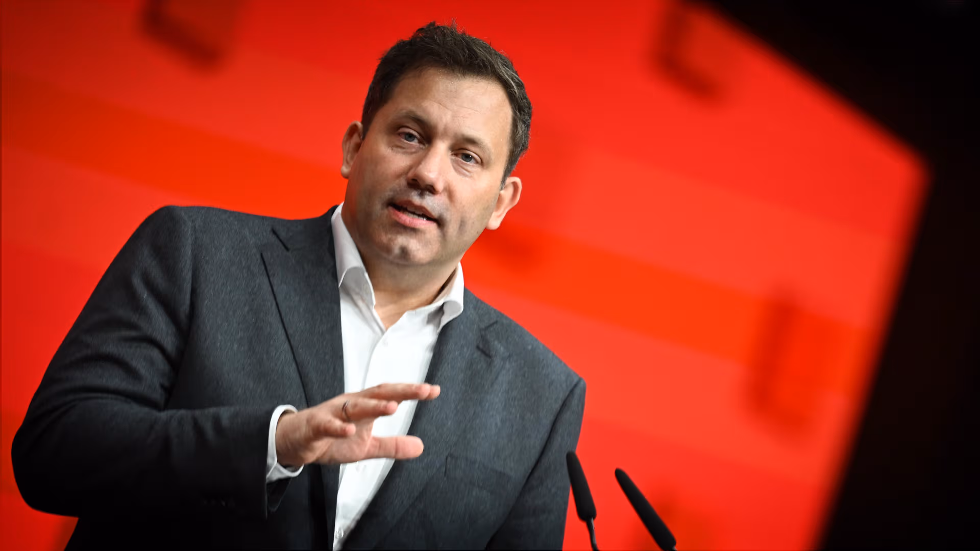Finanzminister Klingbeil wirft Menschen mit Steuerberater „systematischen Betrug“ vor