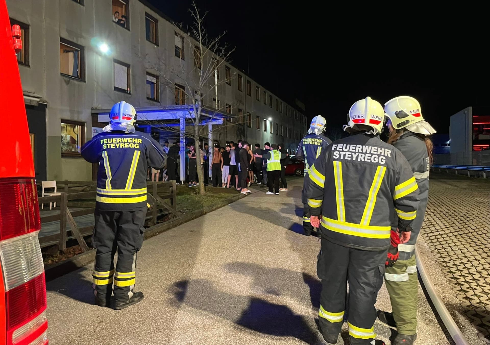 Feuerwehrfrauen in Steyregg bedrängt: Asylbewerber leben in Hotel und lösen Dauer-Alarm aus
