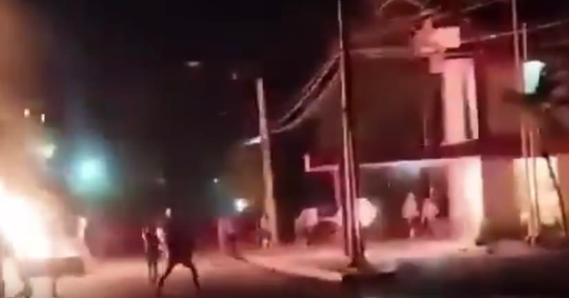 Proteste in Kuba: Demonstranten legen Feuer vor lokalem Sitz der Kommunistischen Partei