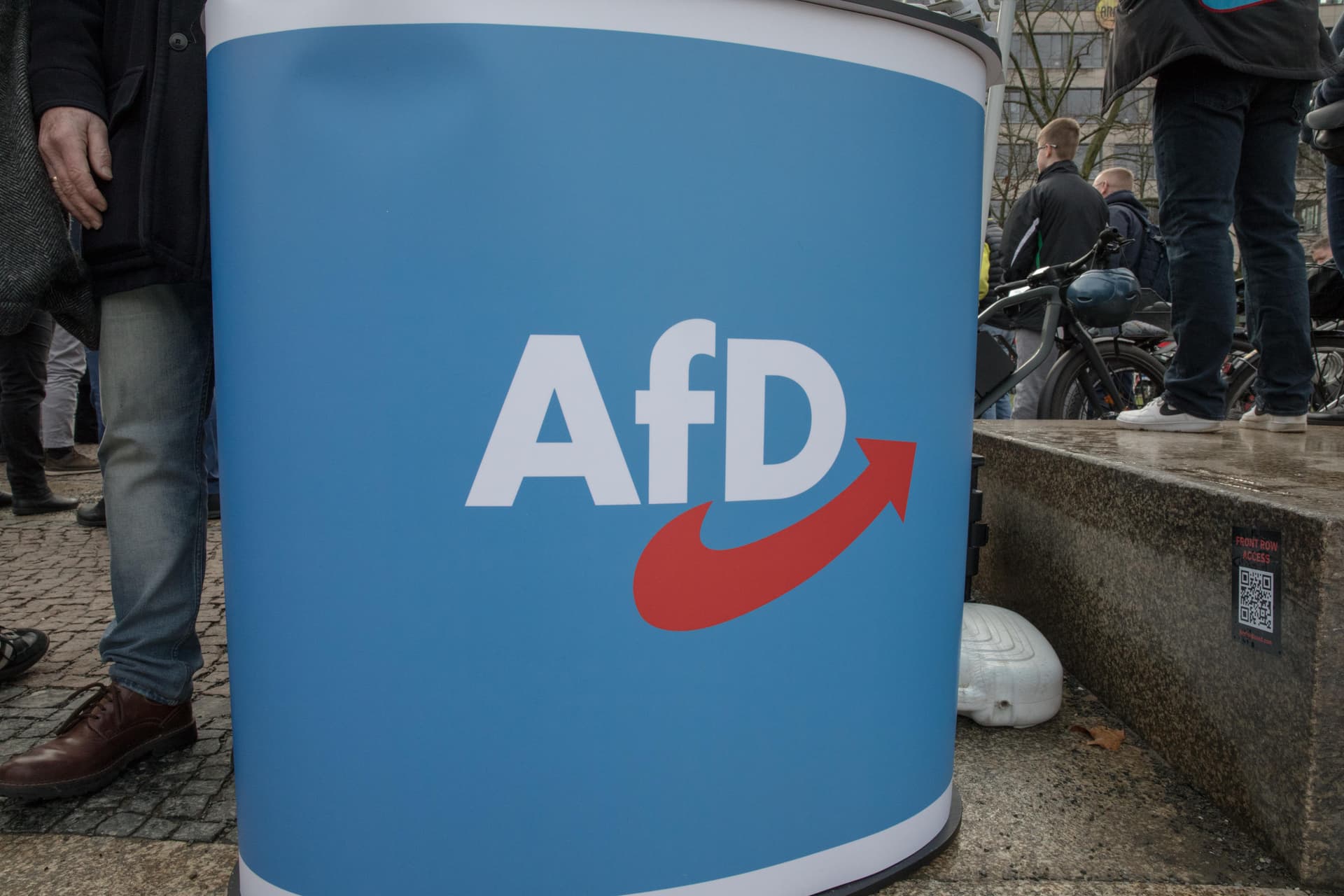 Wieder Attacke auf Politiker: 29-jähriger schlägt einem AfD-Landtagsabgeordneten ins Gesicht