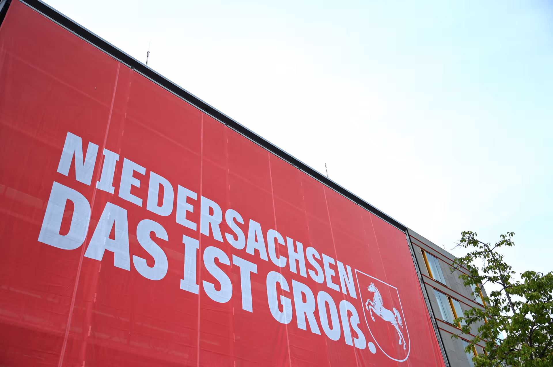Imagewechsel: Niedersachsen zahlt 10 Millionen Euro für den Slogan „Das ist groß” mit Windrad-Optik